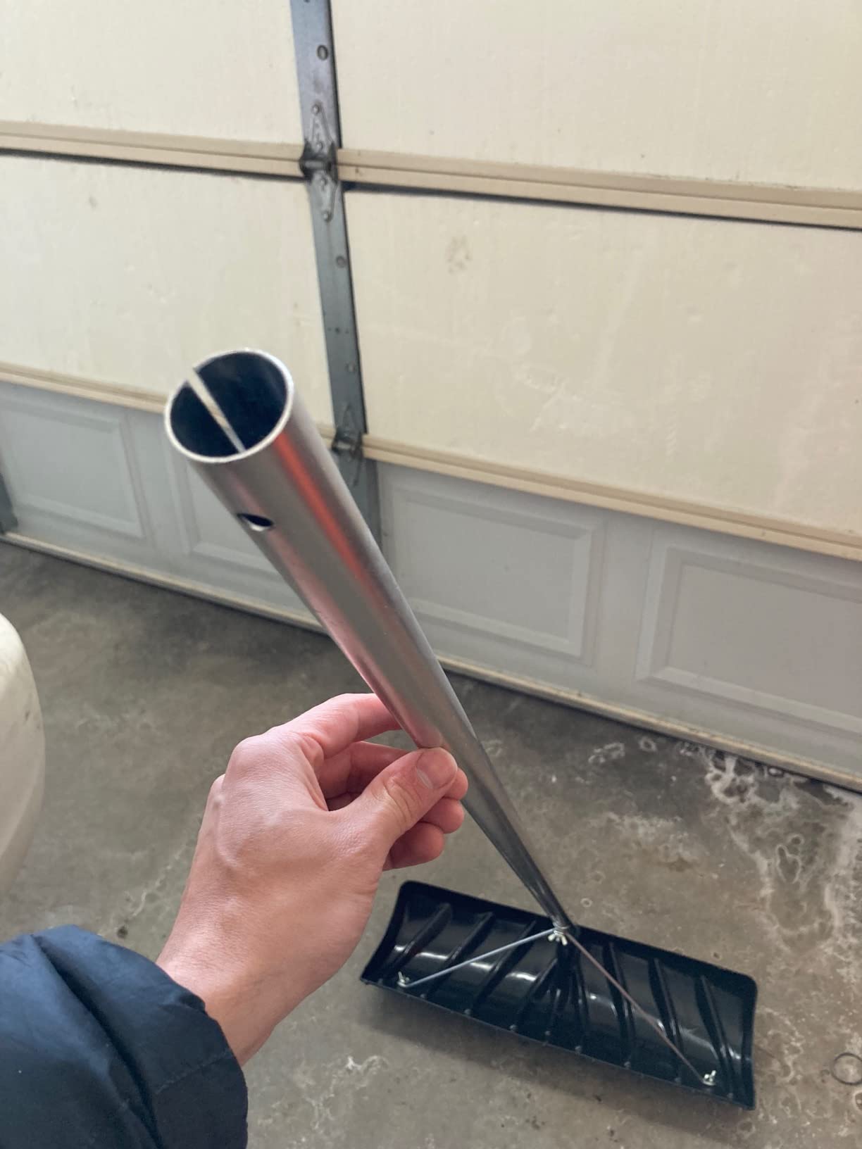 Suncast Adjustable Roof Rake with 21' Resin-Coated Aluminum Handle, Curved Non-Stick Graphite Blade for Snow and Leaf Removal, Black customer photo 1