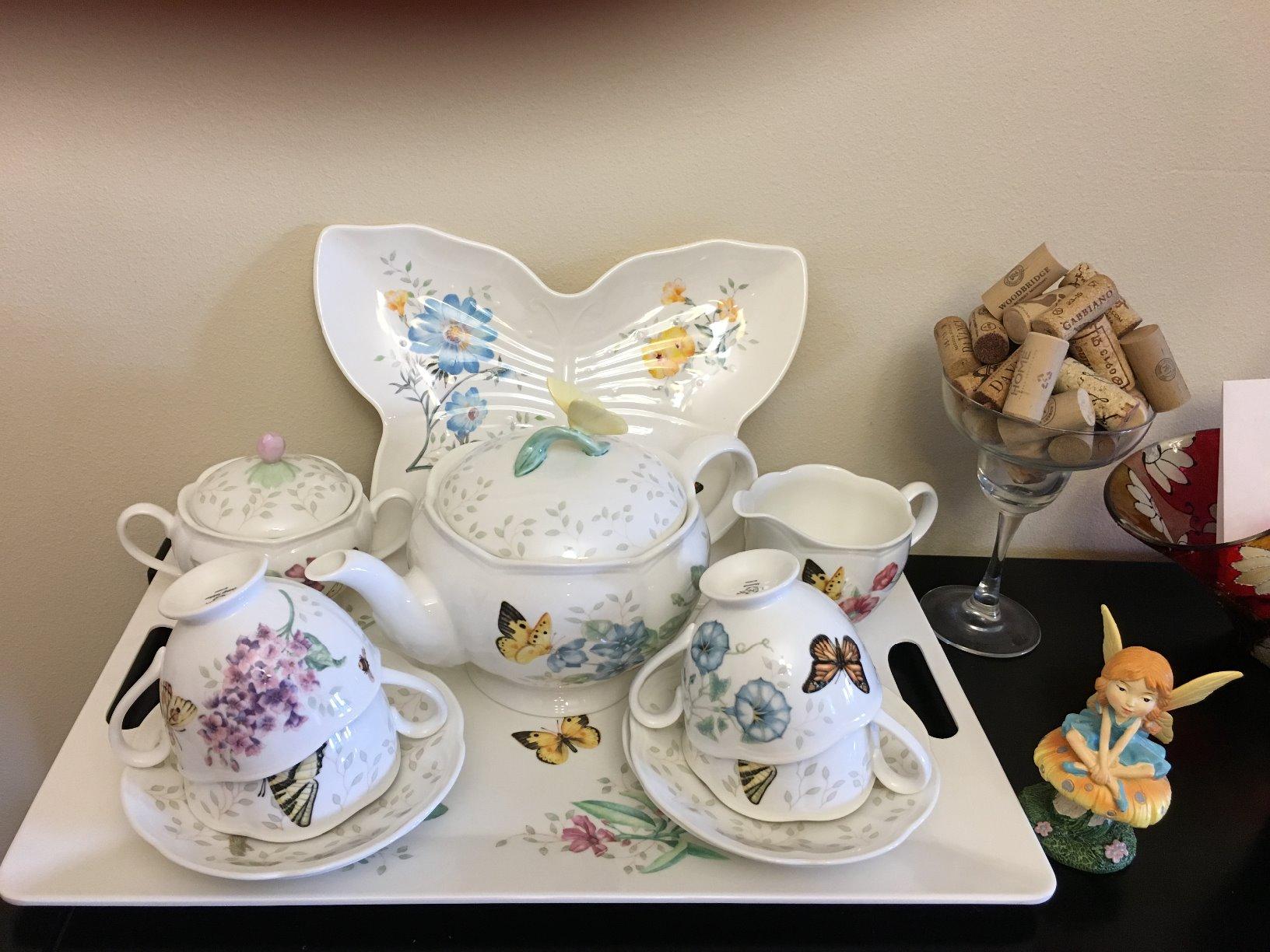 Lenox Butterfly Meadow Porcelain Teapot and Tea Cup Set, 9-Piece, 48oz customer photo 1