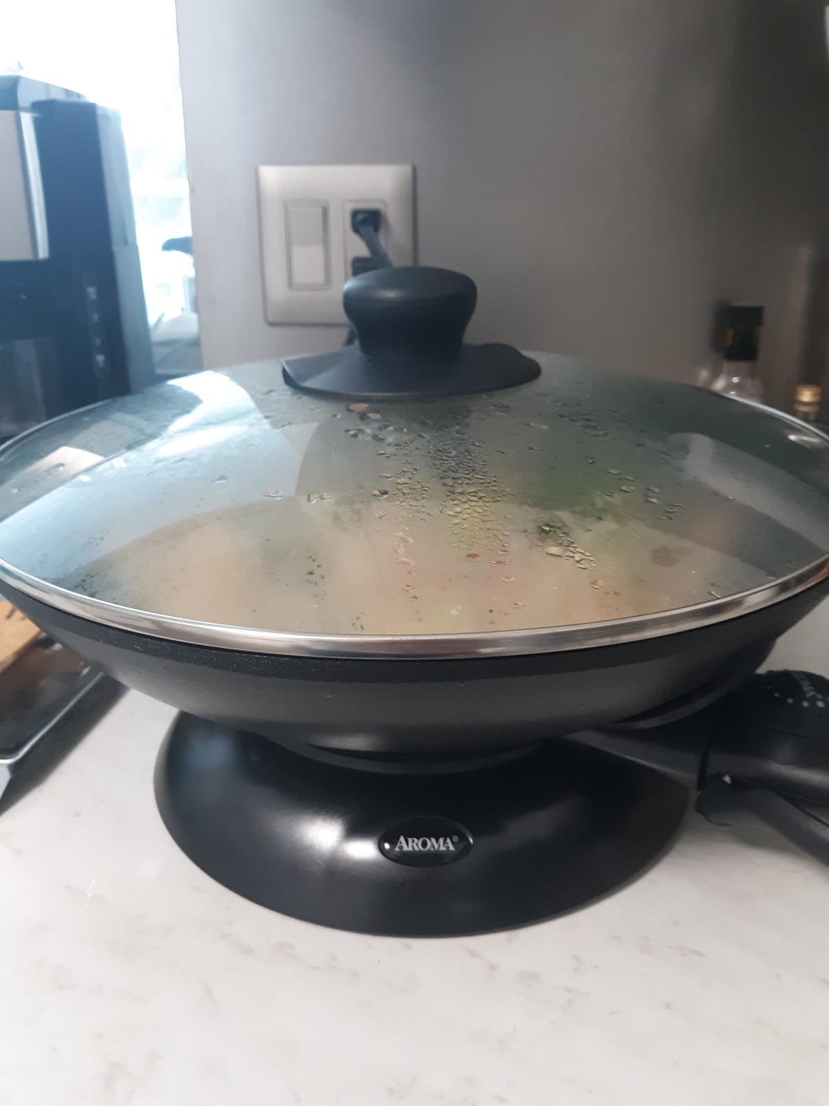 Aroma Housewares AEW-306 Electric Wok with Tempered Glass Lid Easy Clean Nonstick, Cooking Chopsticks, Tempura and Steaming Racks, Professional Model, Black customer photo 2