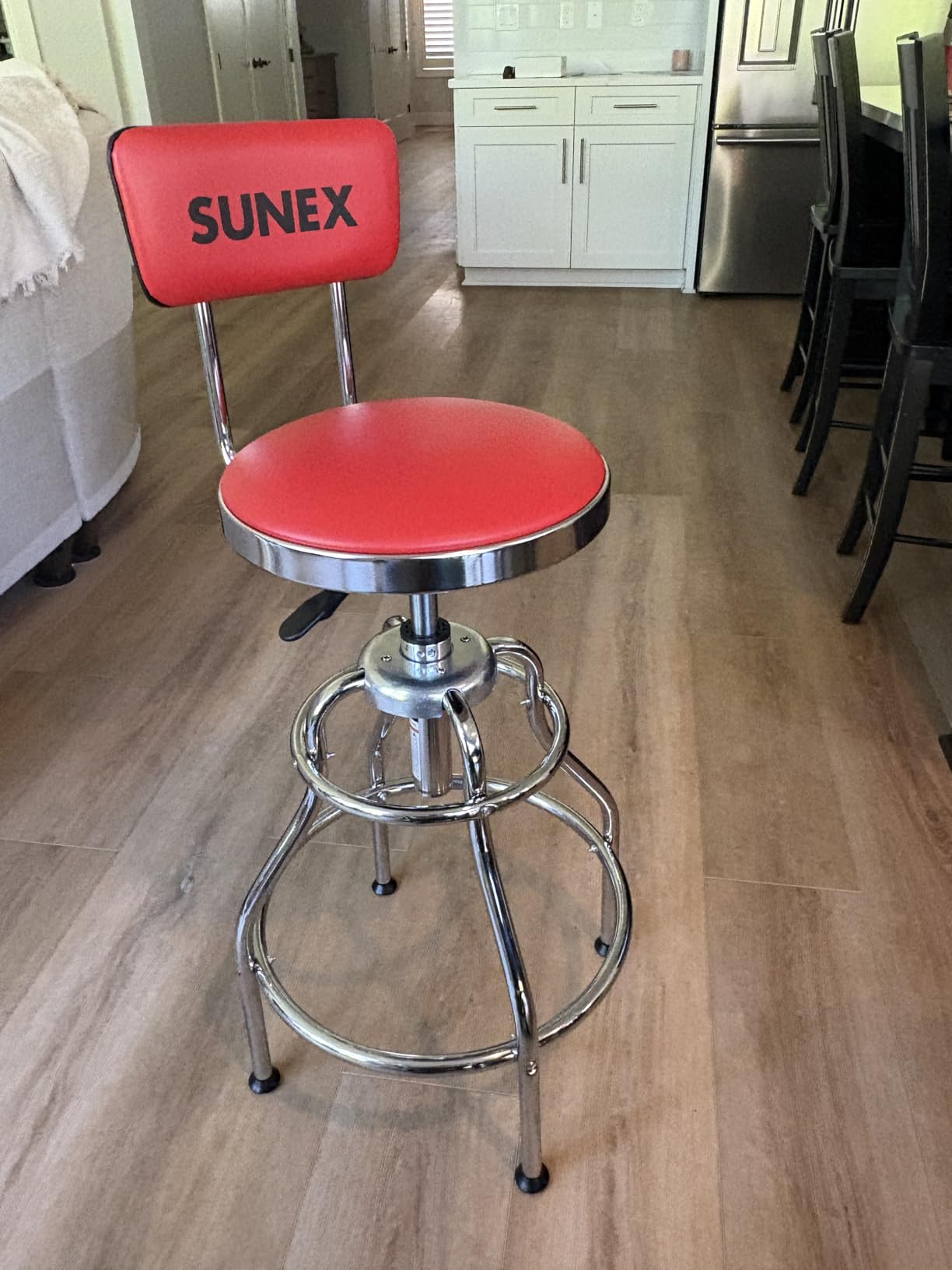SUNEX TOOLS 8516 Hydraulic Shop Stool, High-Polished Chrome Finish, Hydraulic Seat Adjustment, Vinyl Padded Adjustable Seat and Backrest, Slip Resistant Feet, 250-Pound Capacity, Silver customer photo 2