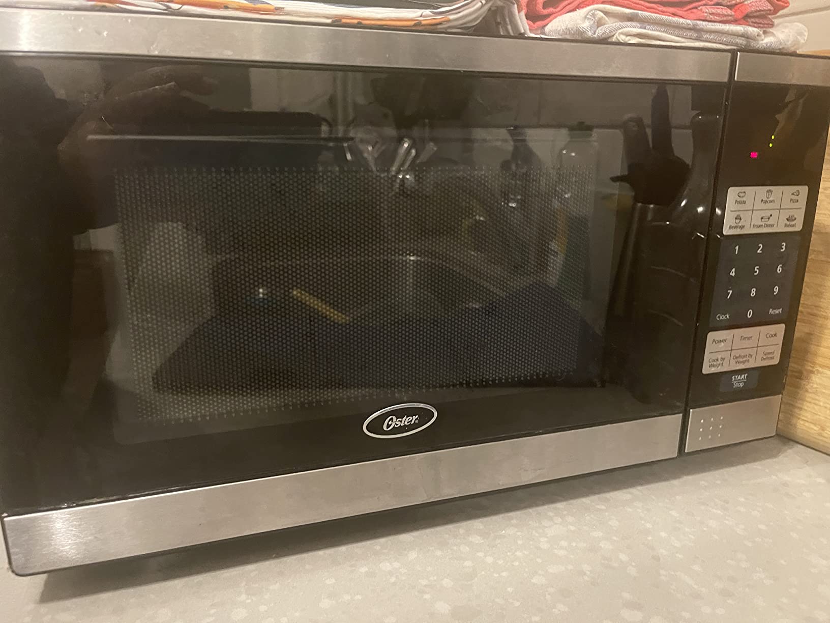 Commercial Chef 0.7 Cu. Ft. Countertop Microwave Oven, CHM770S, Stainless customer photo 2
