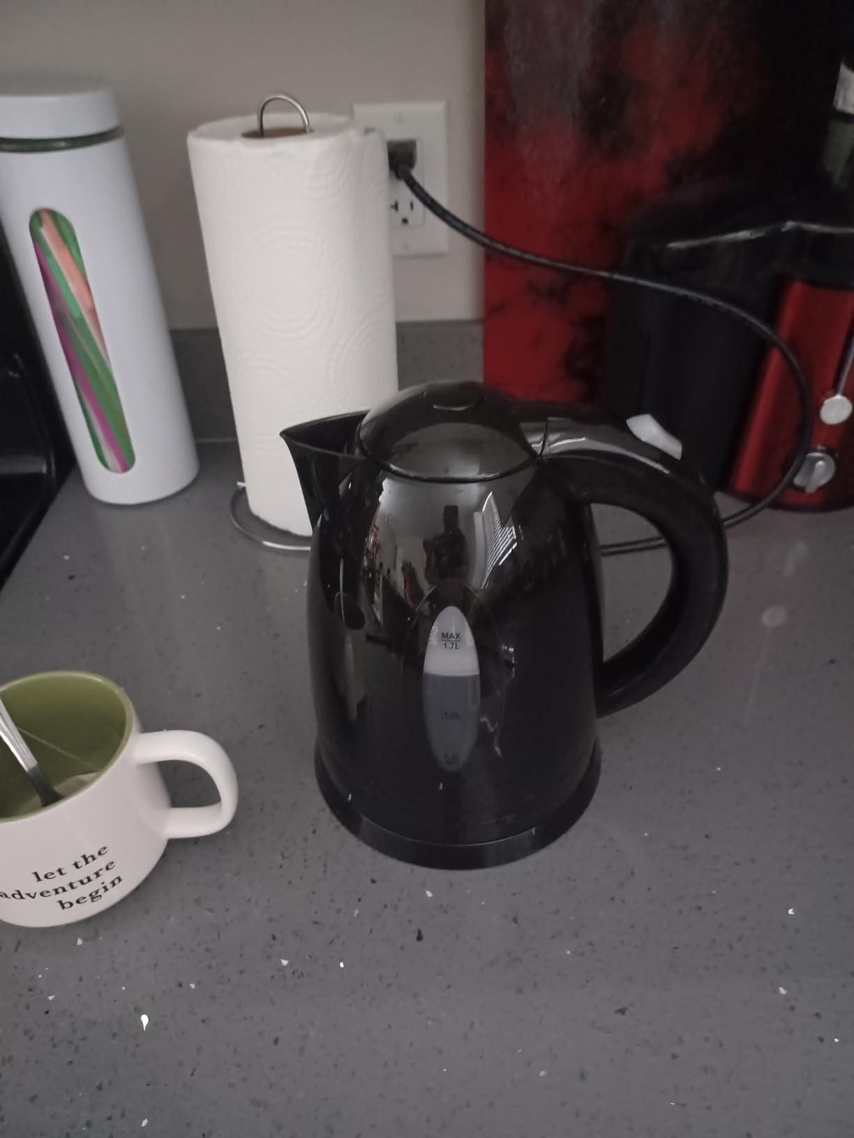 OVENTE 1.7L Electric Tea Kettle, 1100W BPA-Free Water Boiler, White KP72W customer photo 2