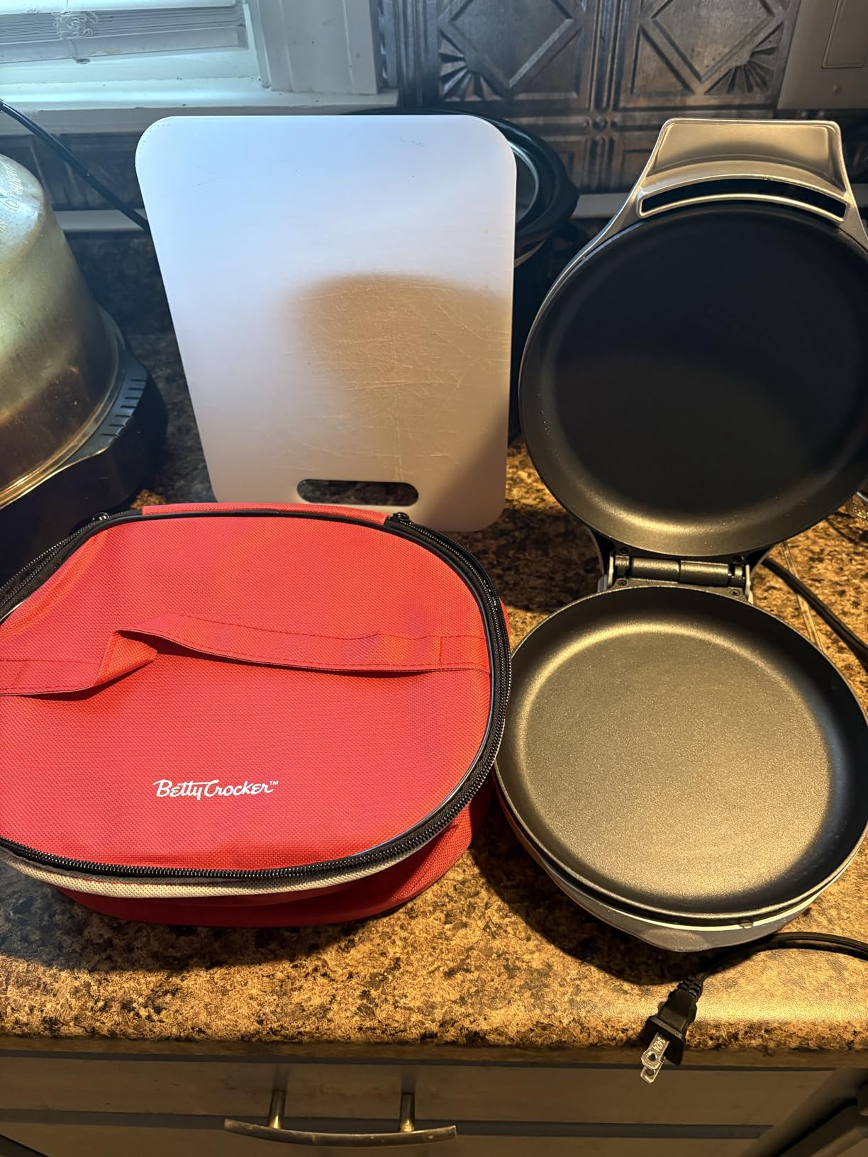 Betty Crocker Pizza Maker Plus, 12