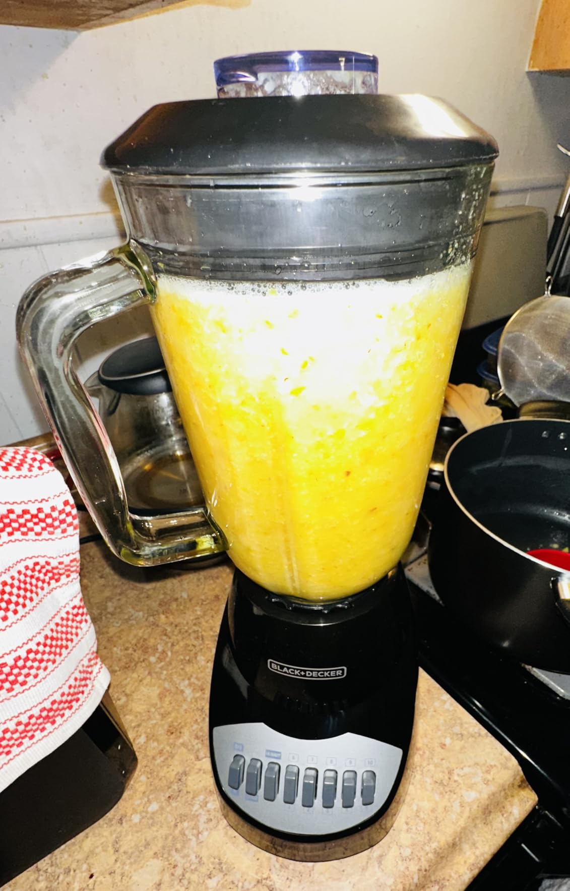 BLACK+DECKER Countertop Blender with 6-Cup Glass Jar, 10-Speed Settings, Black, BL2010BG customer photo 2