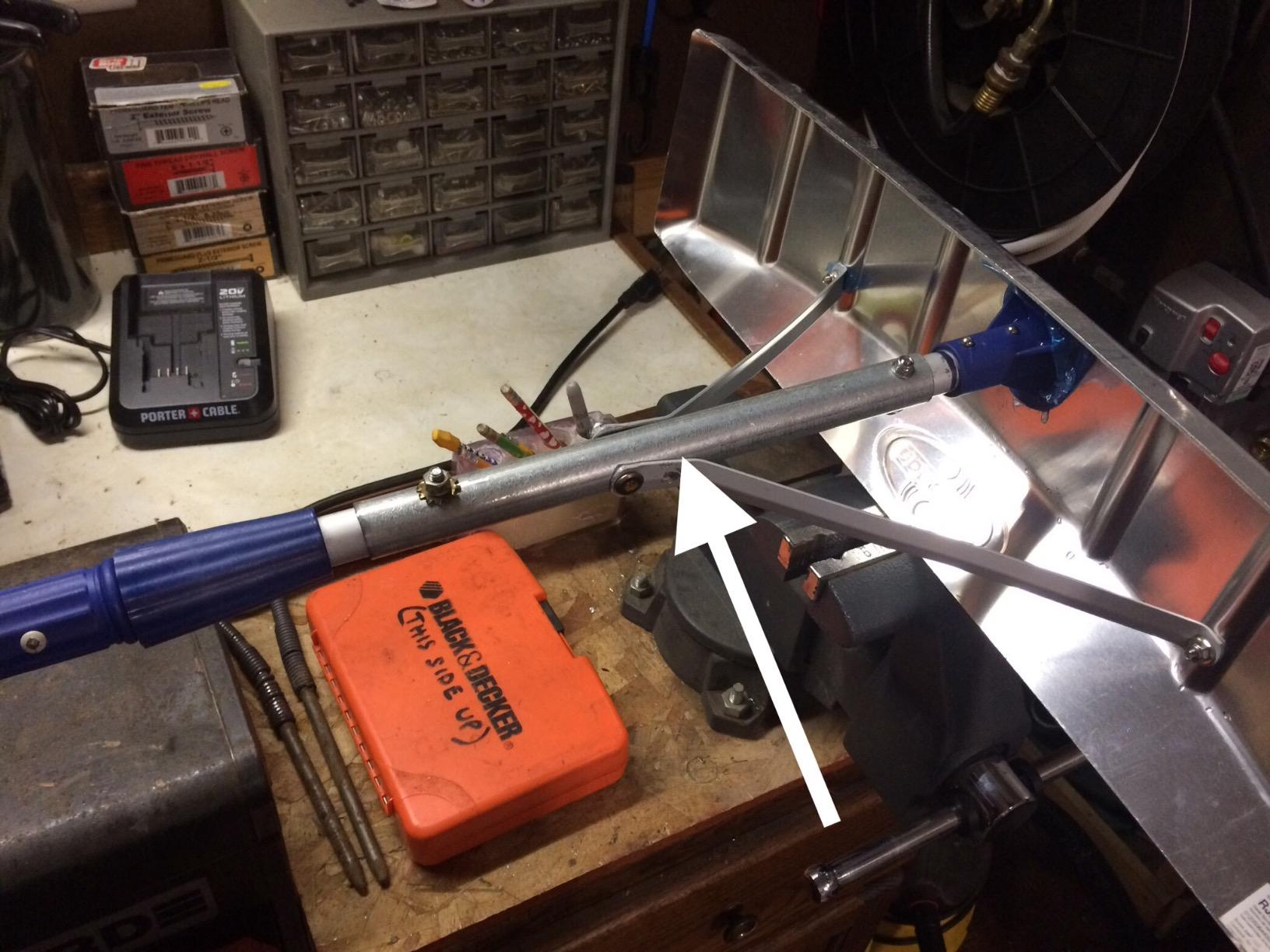 Snow Joe RJ205M Twist-N-Lock Telescoping Snow Shovel Aluminum Roof Rake, 21' customer photo 2