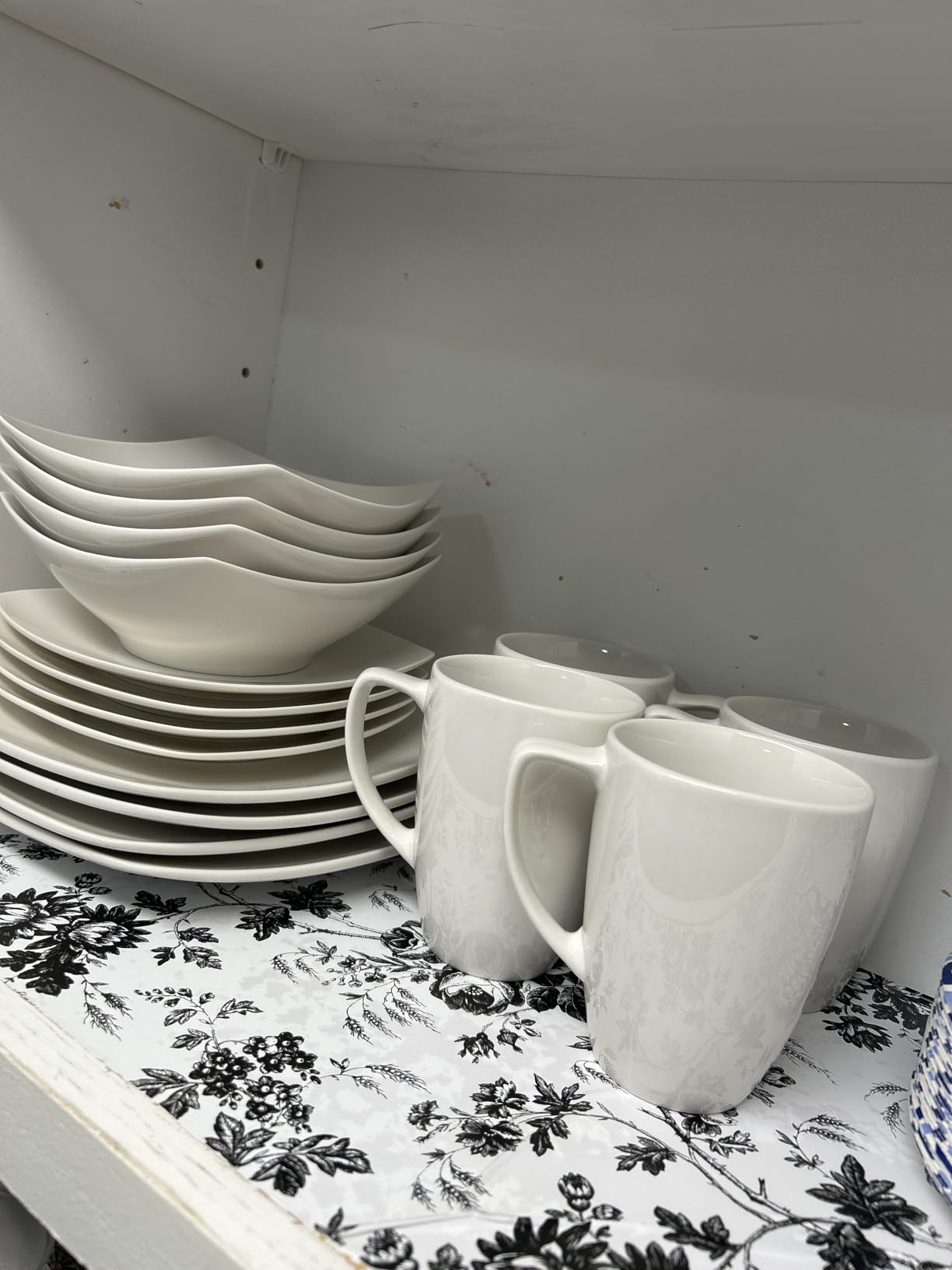 Gibson Home Zen Buffet White Porcelain Dinnerware Set for 4, Square Plates Bowls and Mugs, Chip and Scratch Resistant, Dishwasher and Microwave Safe, 16 Piece customer photo 2