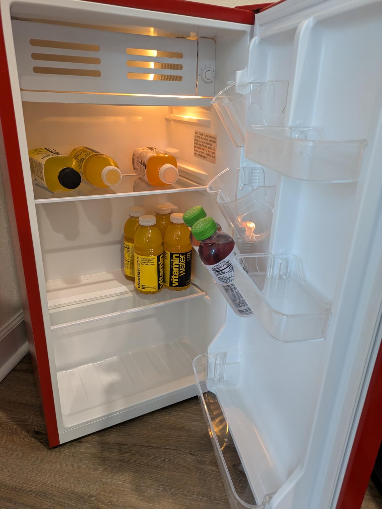 Frigidaire Retro Compact Fridge with Chiller, 3.2 cu ft Countertop Fridge with Built-in Bottle Opener, Compact Refrigerator for Office, Bedroom, Dorm Room or Cabin (Red) customer photo 1