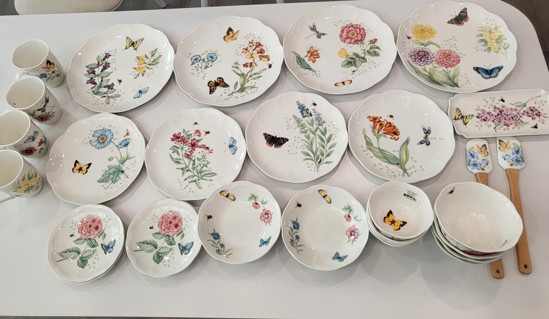 Lenox Butterfly Meadow Porcelain 28-Piece Dinnerware Set for 4 customer photo 1
