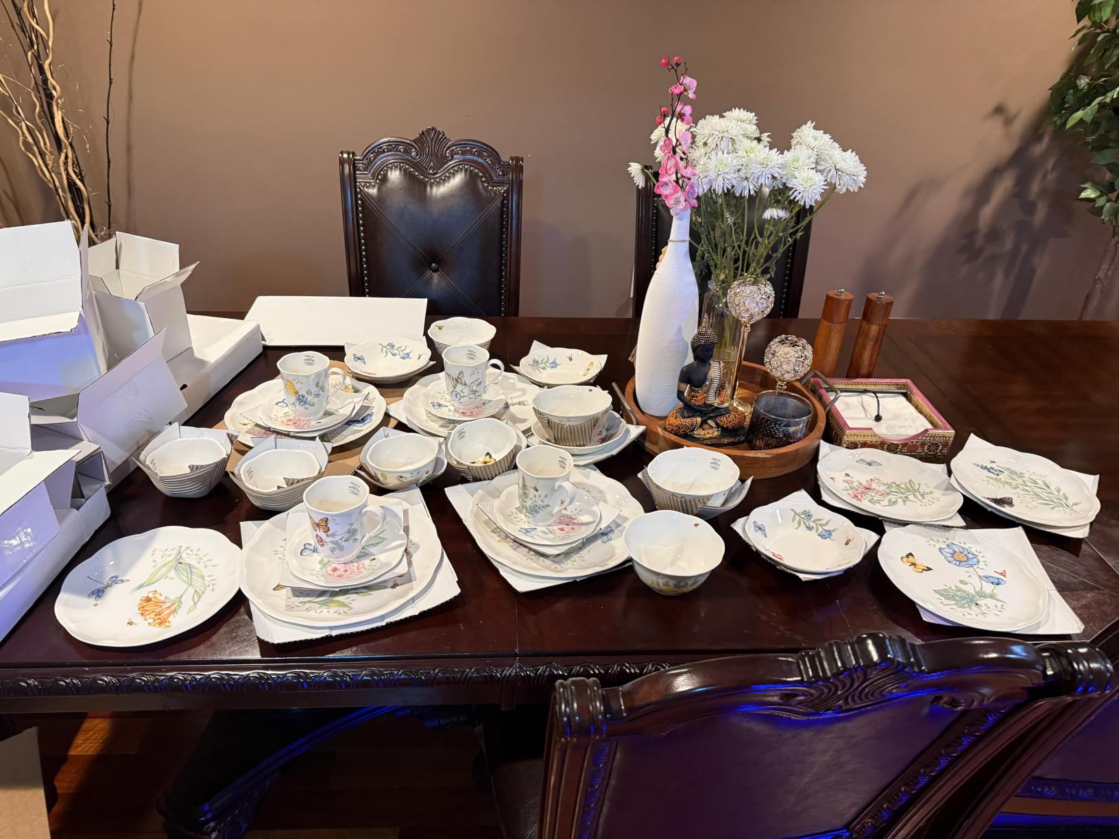 Lenox Butterfly Meadow Porcelain 28-Piece Dinnerware Set for 4 customer photo 2