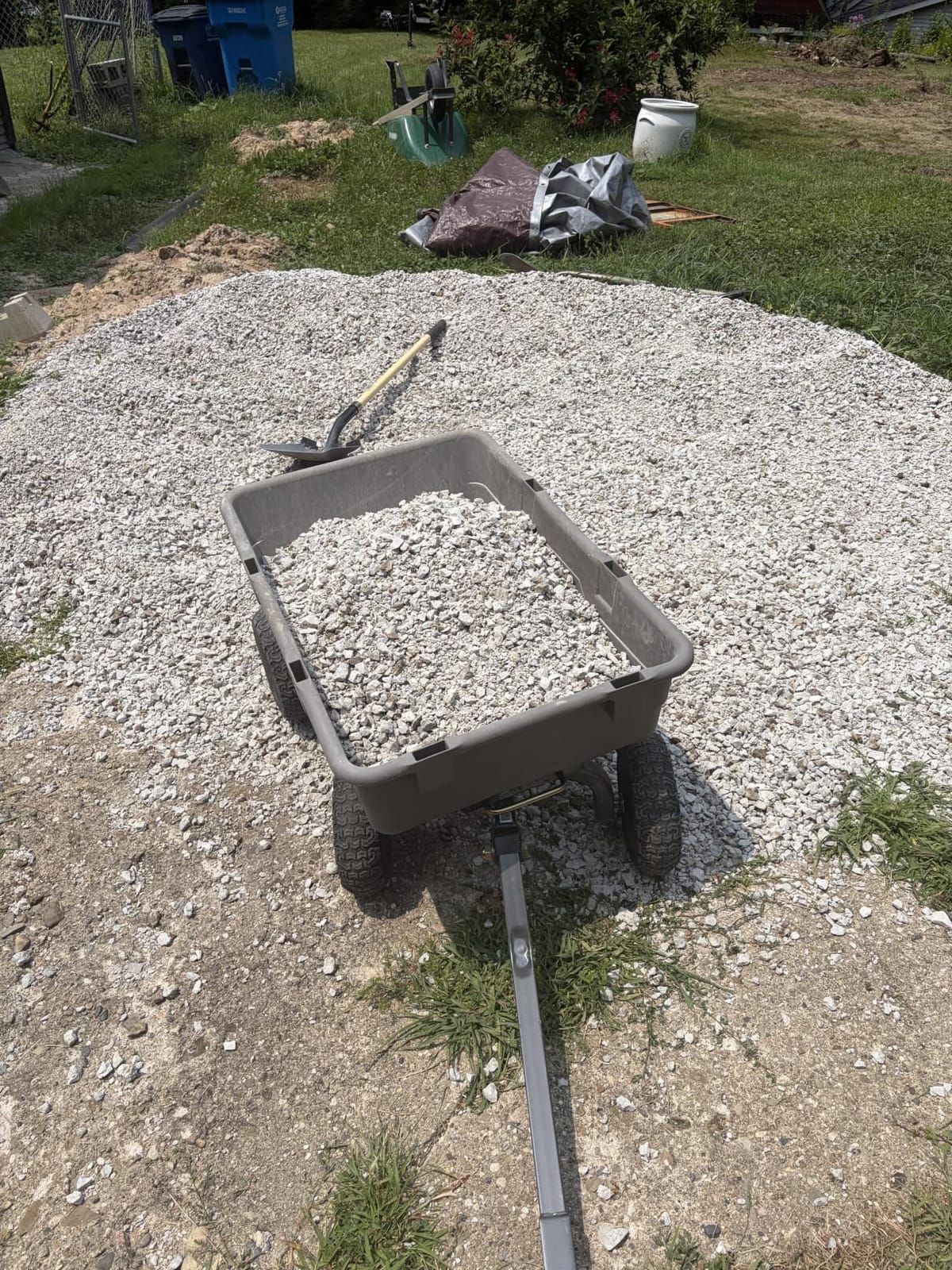 Gorilla Carts Poly Dump Cart, 600 lb. Capacity, 4 Cu ft, Quick Release Dump customer photo 2
