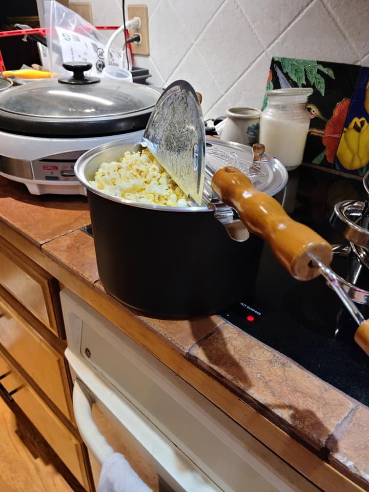 Franklin's Gourmet Popcorn Popper - 6 Quarts Original Stovepop Popcorn Maker - Delicious & Healthy Movie Theater Popcorn - Homemade Popcorn Machine Just Like the Movies customer photo 2