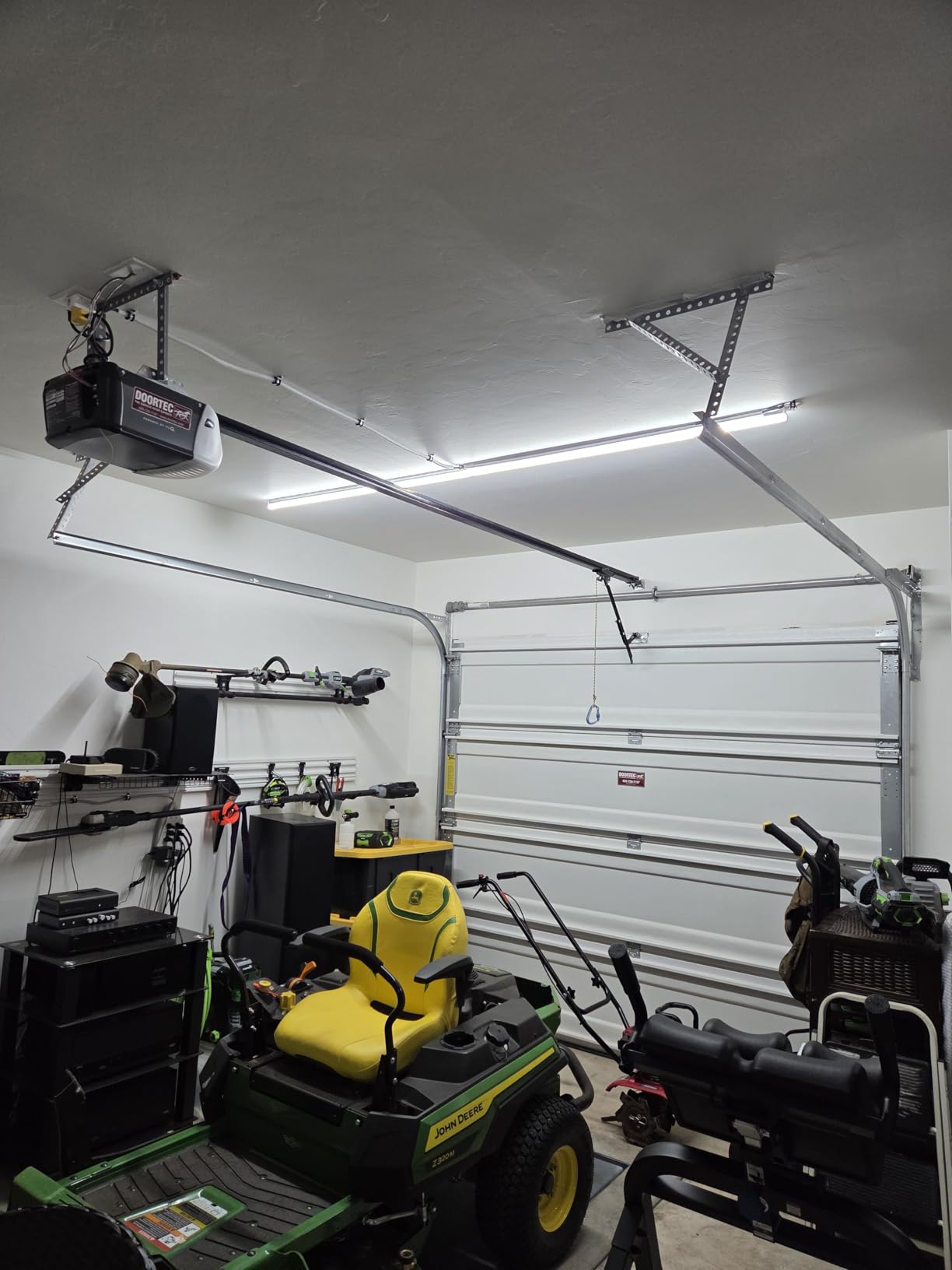 Barrina (6 Pack LED T5 Integrated Single Fixture, 4FT, 2200lm, 6500K 20W customer photo 1