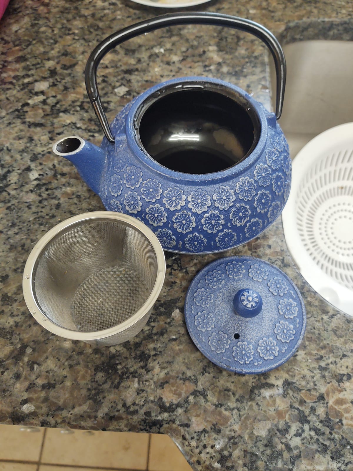Juvale Japanese Cast Iron Teapot with Infuser & Stovetop Tea Kettle - 34 oz, Blue - Heat Retention, Removable Lid & Fold-Down Handle customer photo 2
