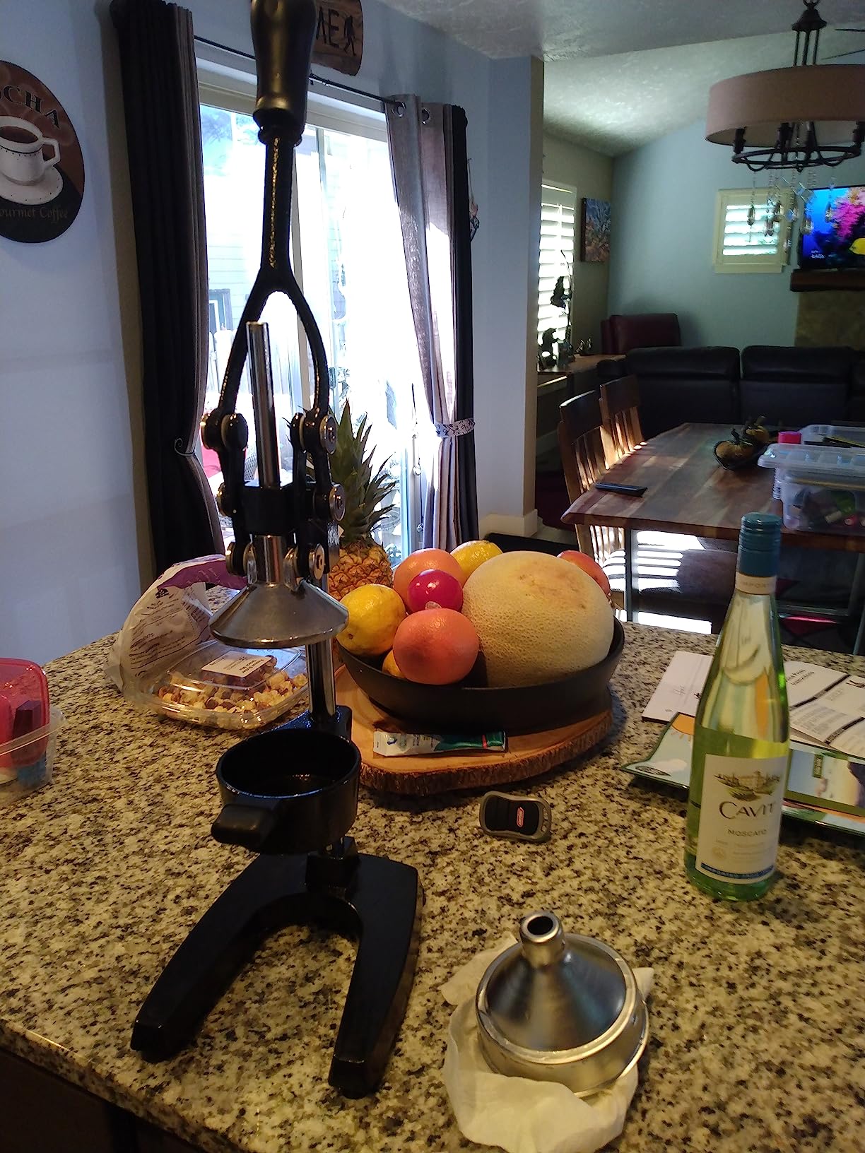 CO-Z Manual Citrus Juicer, Commercial Grade Cast Iron Orange Juicer, Professional Heavy Duty Juice Press with Removable Strainer, Manual Juice Extractor for Orange Lemon Pomegranate Citrus, Black customer photo 1