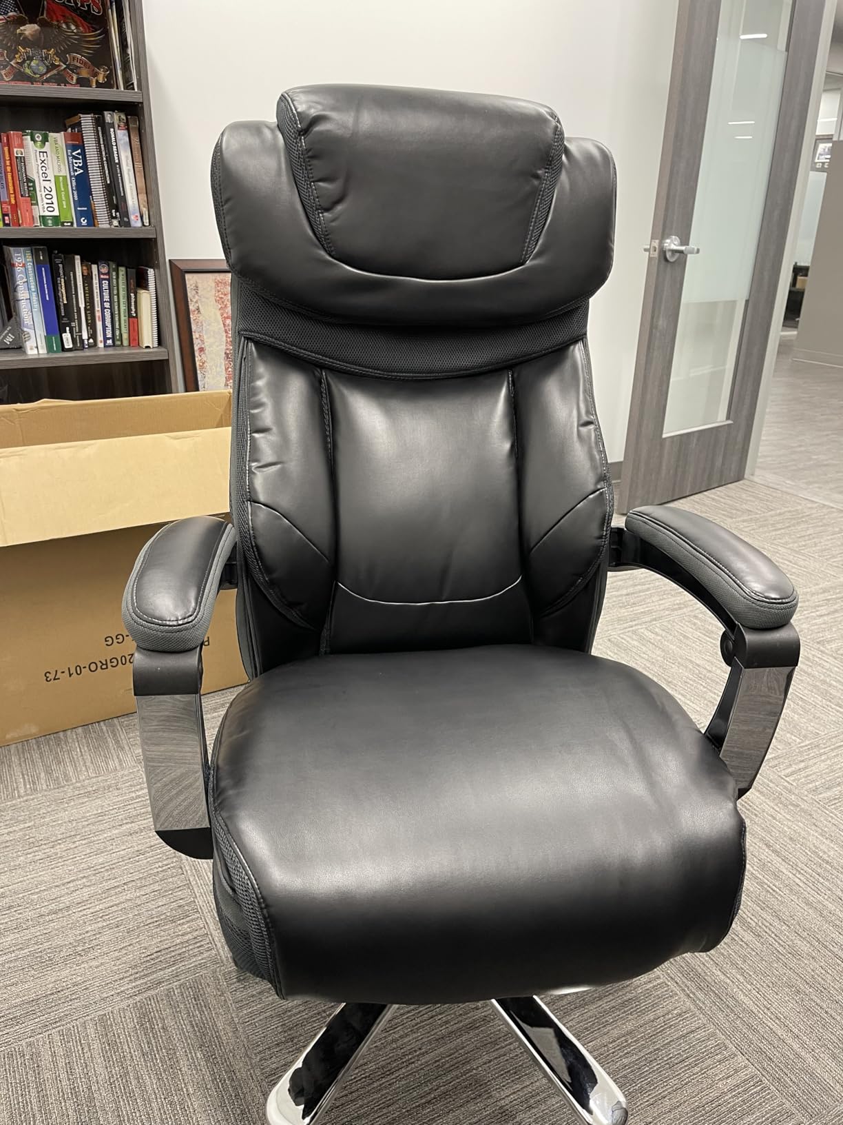 Flash Furniture Hercules Series High-Back Swivel LeatherSoft Office Chair, Ergonomic Executive Chair with Headrest and Adjustable Height, Black customer photo 1