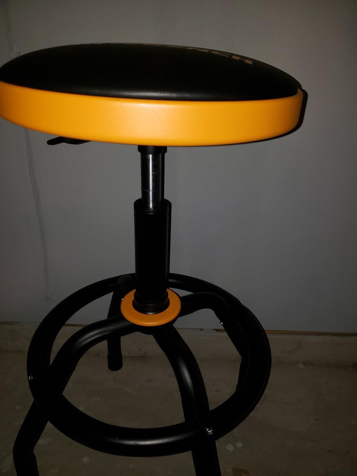 GEARWRENCH Adjustable Height Swivel Shop Stool, 26