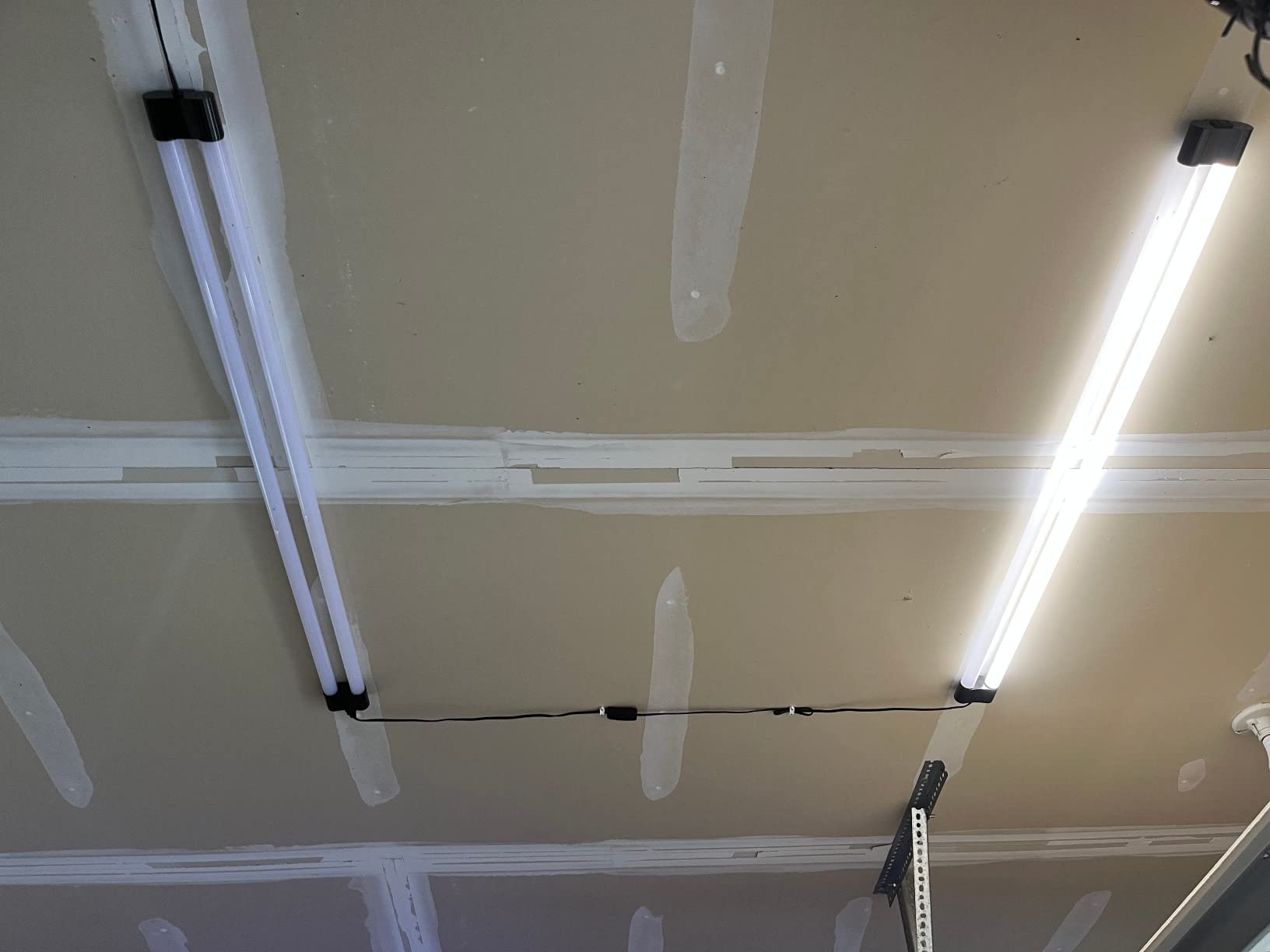 hykolity 4FT LED Shop Light, 42W [250W Equivalent],4400LM,5000K Daylight customer photo 2