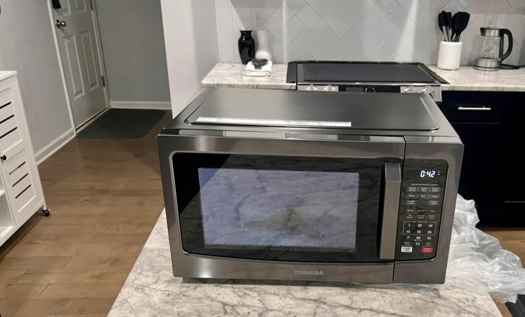 TOSHIBA Countertop Microwave Oven, 1.2 Cu.Ft, 1000W, Black customer photo 2
