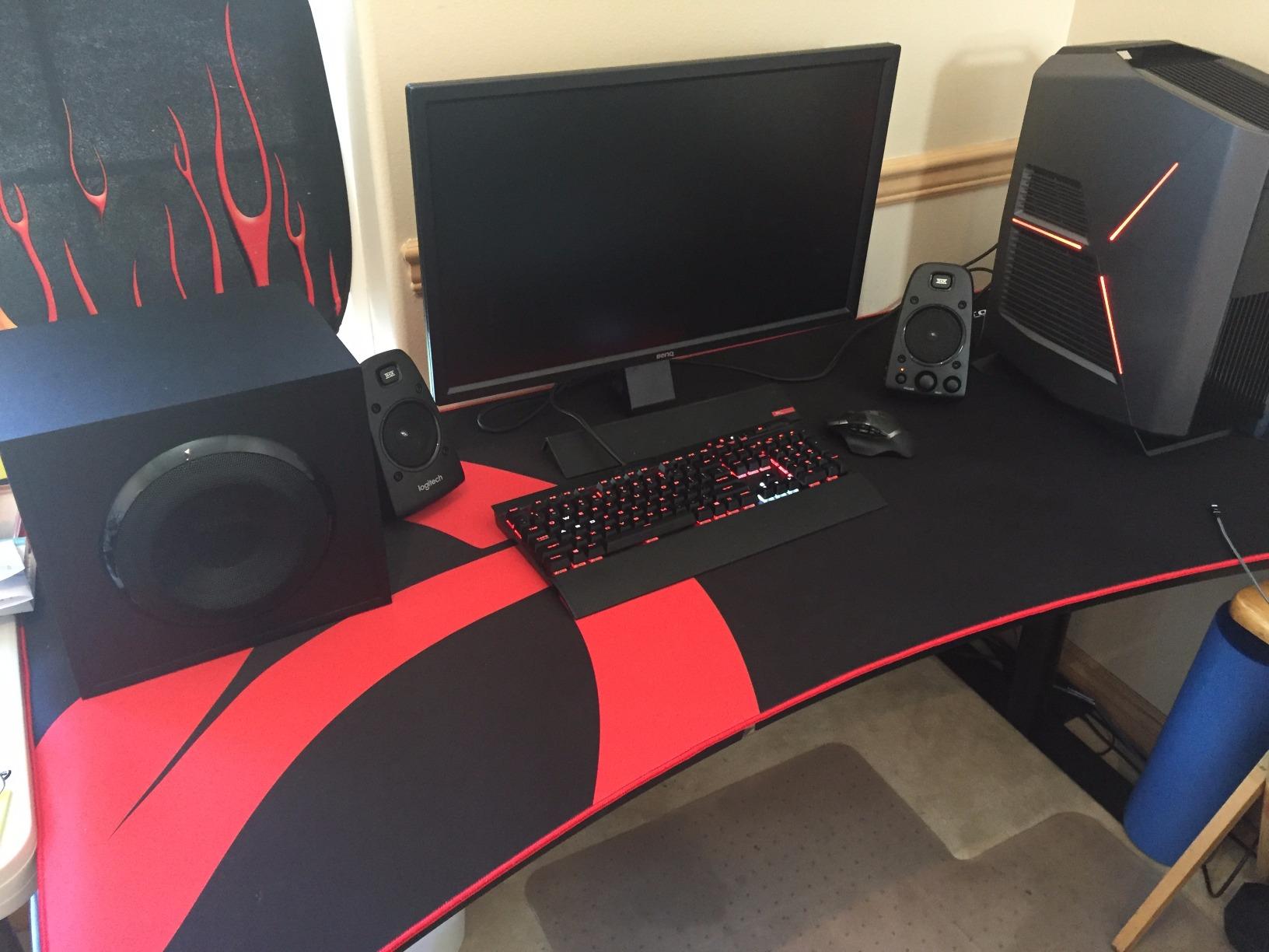 Arozzi Arena Ultrawide Curved Gaming Desk Pure Black customer photo 1