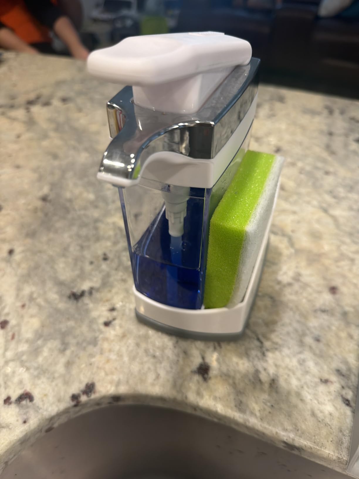 Casabella Sink Sider Solo Kitchen Soap Pump and Sponge Caddy, Black/Chrome - 2-in-1 Soap and Sponge Caddy, One-Hand Soap Dispensing, Ergonomic Design, Easy to Refill and Clean, Efficient Size customer photo 2