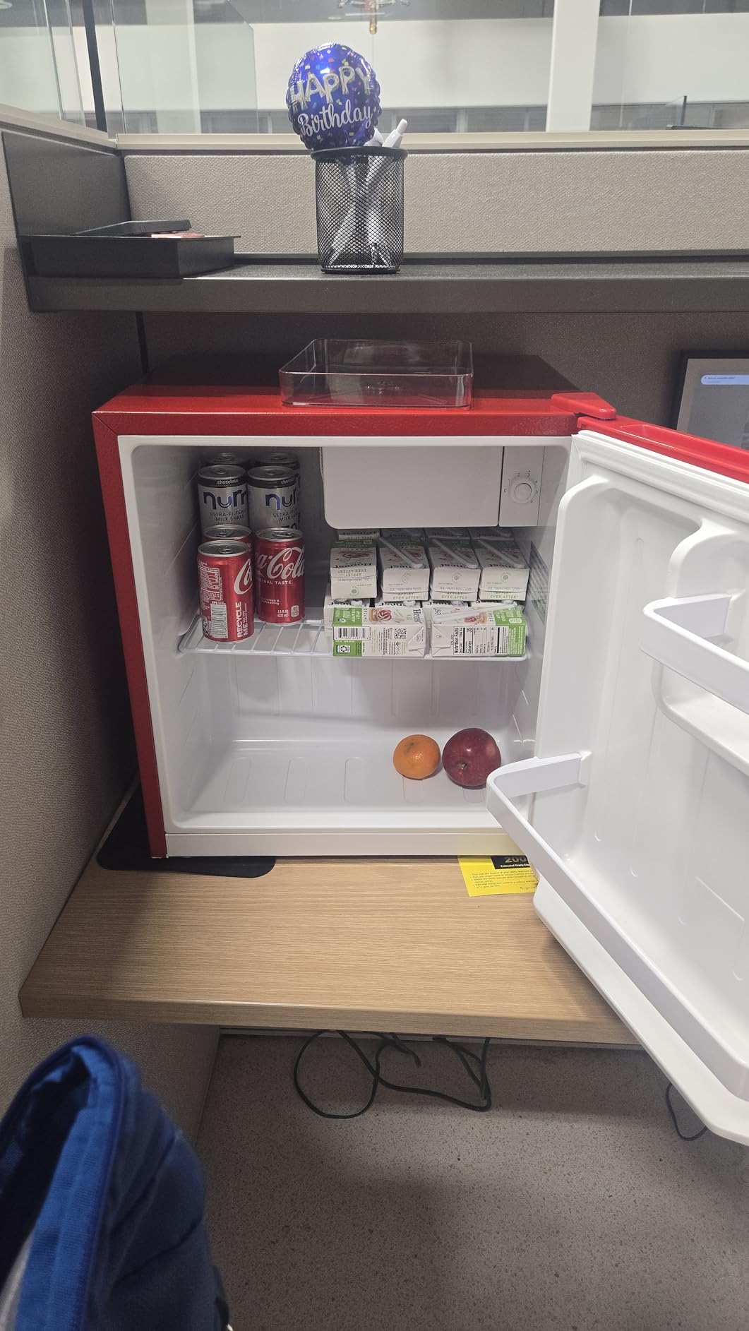 Frigidaire EFR176 1.6 cu. ft. Retro Bar Fridge with Side Bottle Opener (Pink) customer photo 1