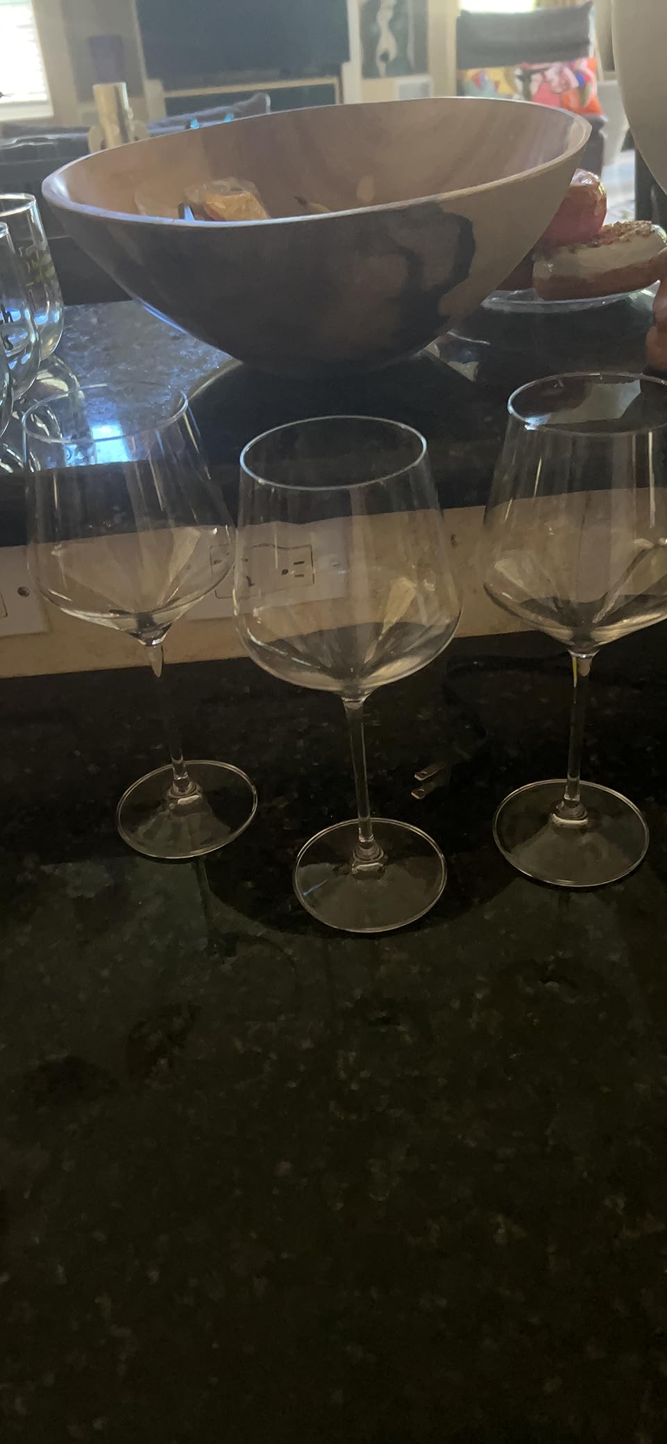 JoyJolt Layla Italian Red Wine Glasses, Set of 4, 17 oz Clear – Made in Europe customer photo 1