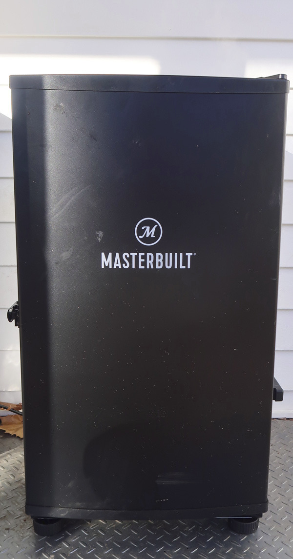 Masterbuilt® 30-inch Digital Electric Vertical BBQ Smoker with Side Wood Chip Loader, Chrome Racks and 710 Cooking Square Inches in Black, Model MB20071117 customer photo 2