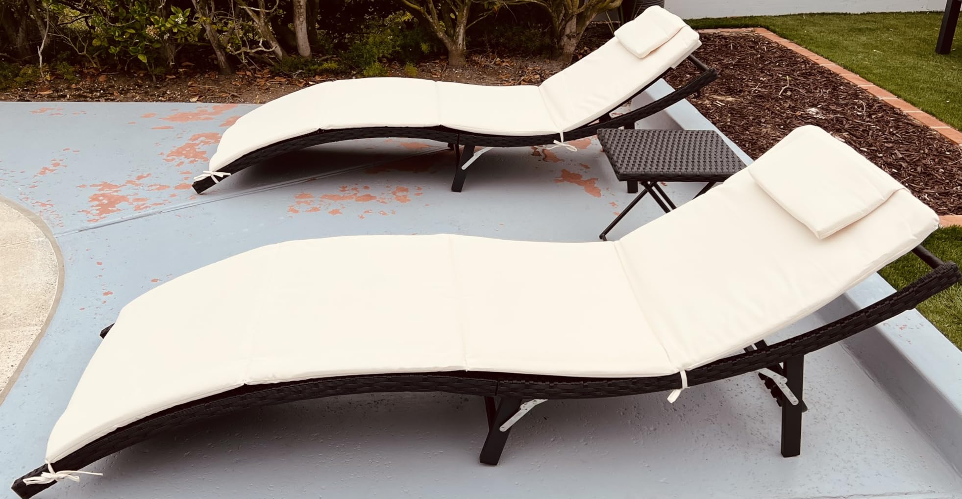 Devoko Patio Chaise Lounge Sets Outdoor Rattan Adjustable Back 3 Pieces Cushioned Patio Folding Chaise Lounge with Folding Table (Beige) customer photo 2