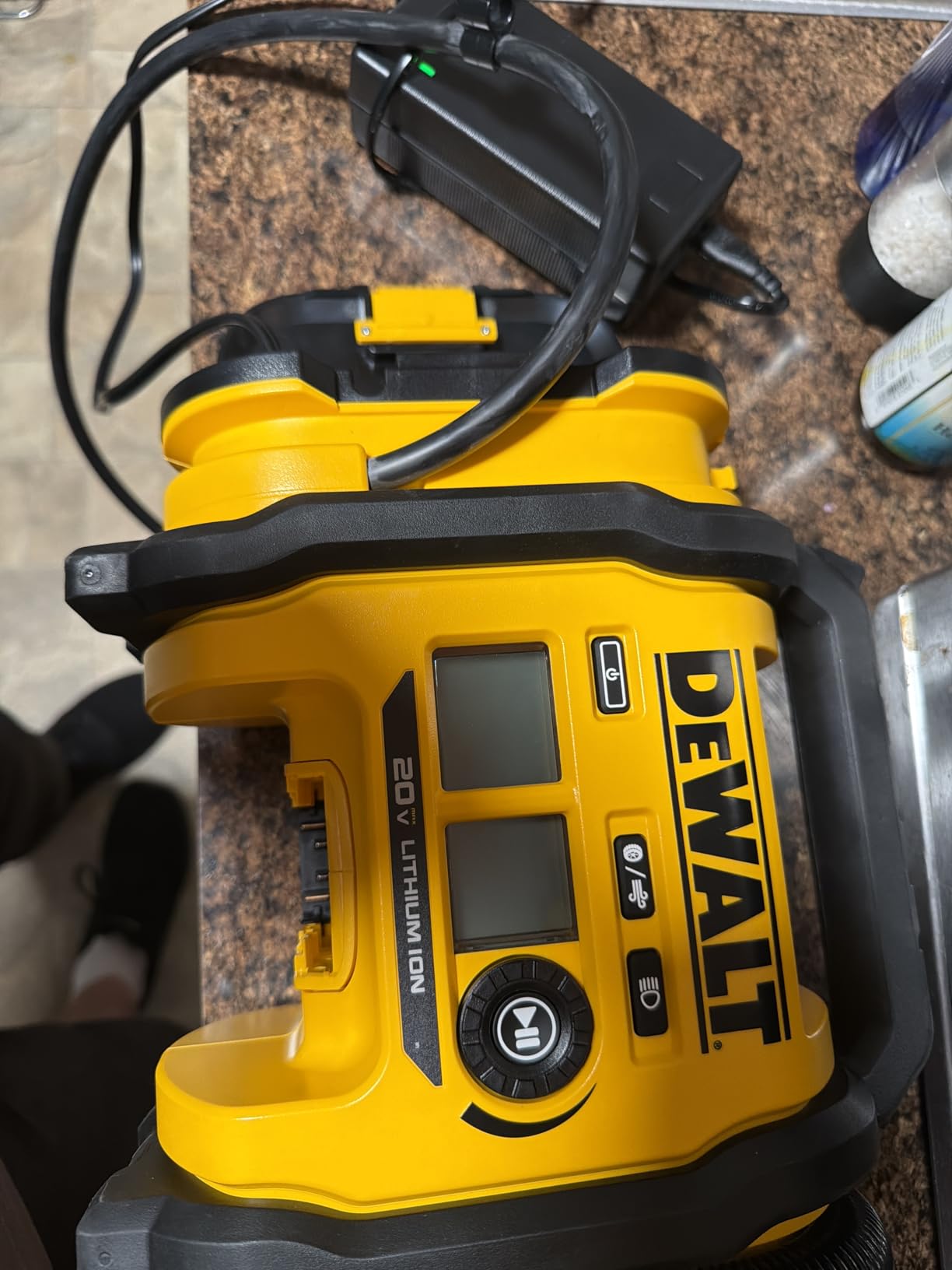 DEWALT Tire Inflator Portable Air Compressor 20V MAX, Car Air Pump with Automatic Shut Off, LED Light, Tool Only (DCC020IB) customer photo 2