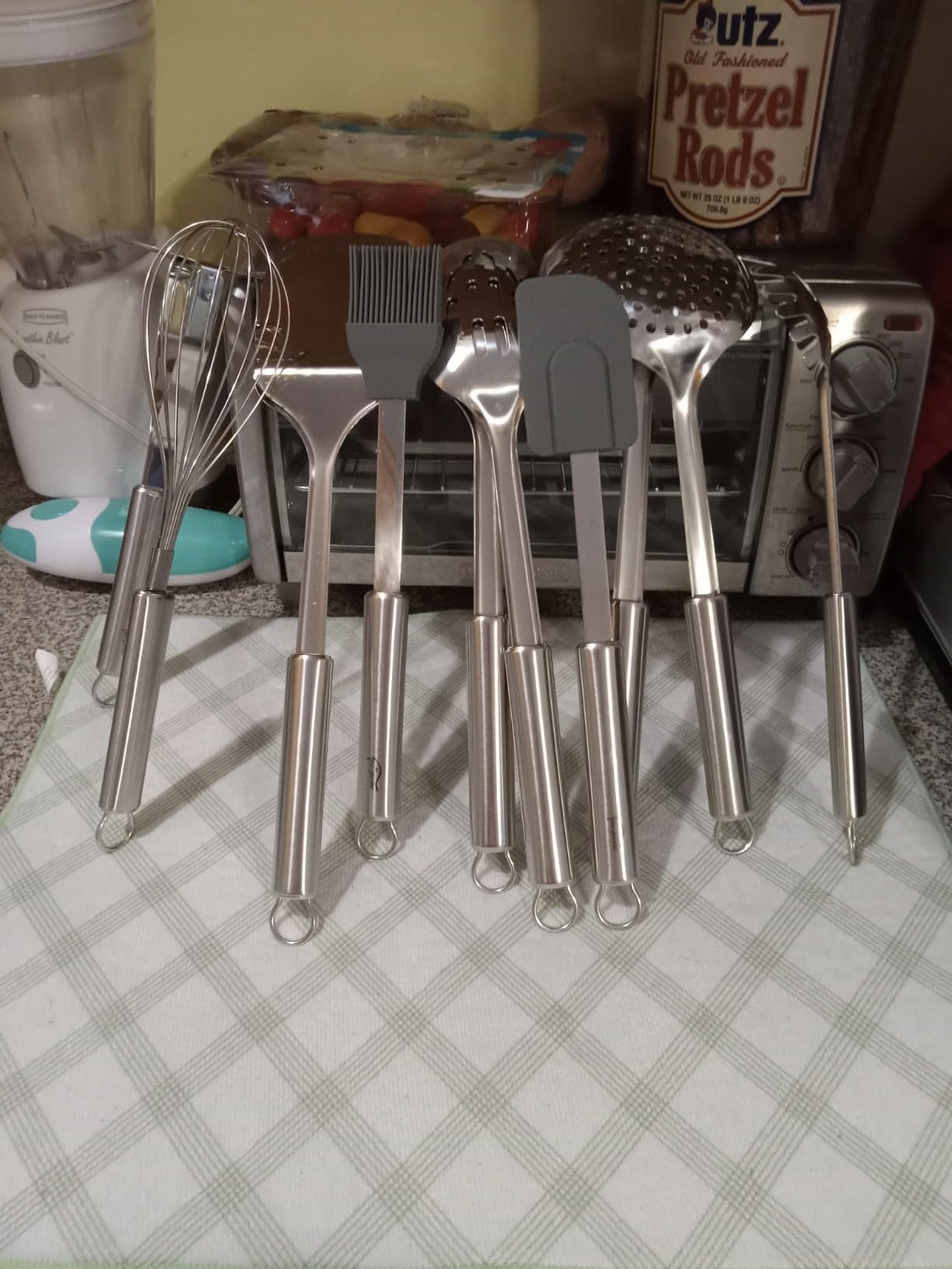 Berglander Cooking Utensil Set 8 Piece, Stainless Steel Kitchen Tool Set with Stand,Cooking Utensils, Slotted Tuner, Ladle, Skimmer, Serving Spoon, Pasta Server,Potato Maseher, Egg Whisk. (8 Pieces) customer photo 1