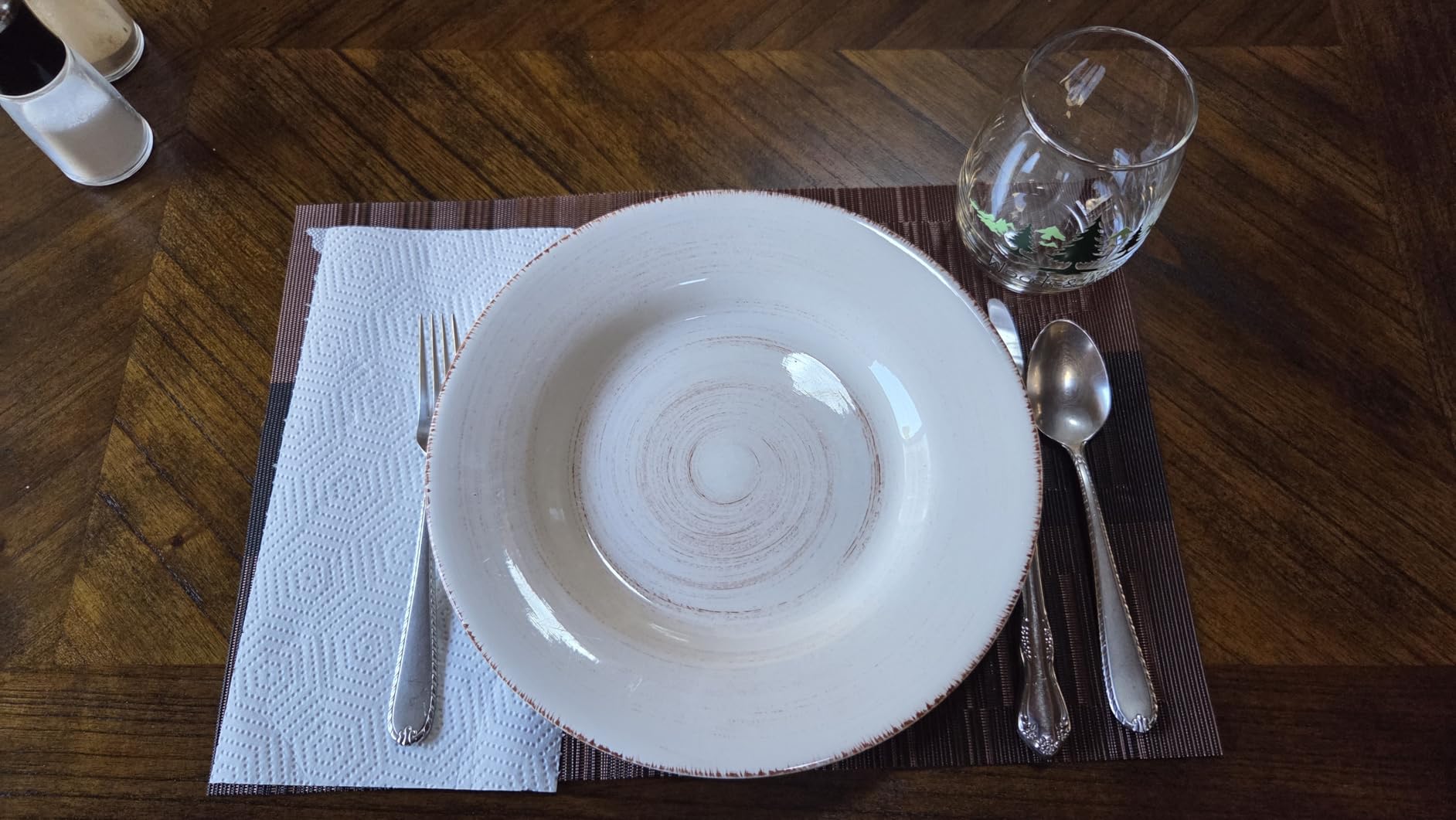 PIGCHCY Placemats,Durable Placemats for Dining Table,Washable Woven Vinyl Kitchen Placemats Set of 4 (Brown) customer photo 2