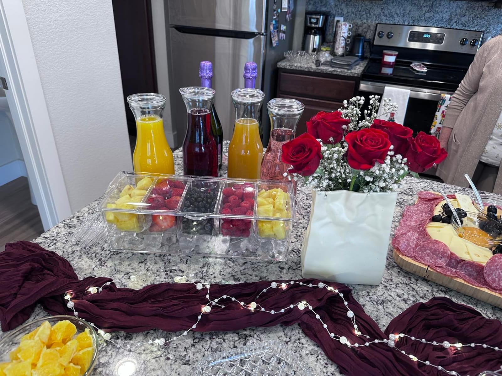 IVYHOME Chilled Condiment Server, Taco Bar Serving Set, Mimosa Bar Supplies, with 5 Lidded Containers and Detachable Ice Storage Layer, 2 Hanging Cups for Storing Tong or Forks customer photo 1