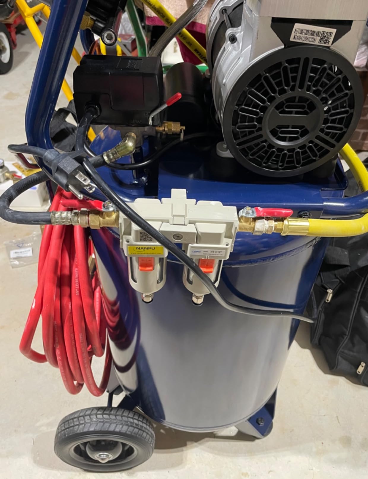 Stealth 20 Gallon Ultra Quiet Air Compressor,1.8 HP Oil-Free Peak 150 PSI 68 Decibel, 5.5 CFM @ 40 PSI 5 CFM @ 90 PSI Silent Long Life Electric Air Compressor W/Wheel for Garage customer photo 1