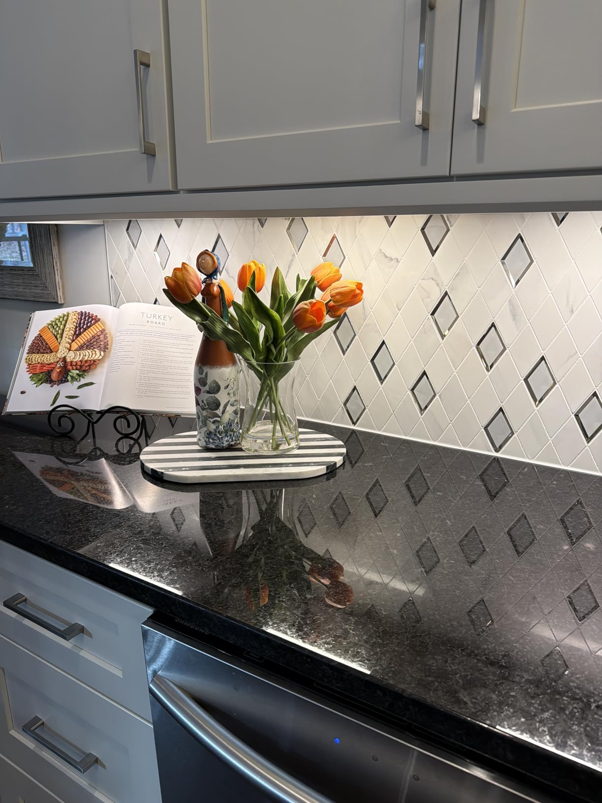 Bloomingville Black & White Striped Marble Cutting Board customer photo 2