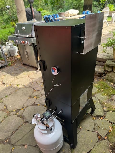 Masterbuilt® 40-inch ThermoTemp Propane Gas Vertical BBQ Smoker with Analog Temperature Control and 960 Cooking Square Inches in Black, Model MB20051316 customer photo 1