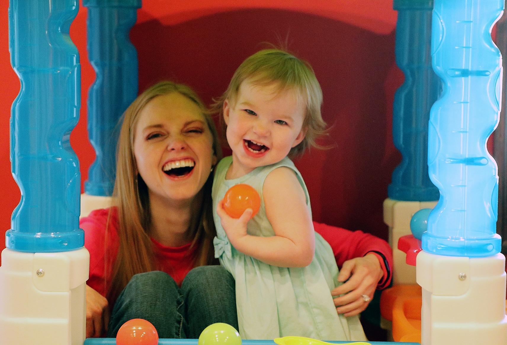 Step2 Crazy Maze Toddler Ball Pit, Kids Playhouse, Indoor/Outdoor Playset, Interactive Play with Sounds, Includes 20 Colorful Balls, Made of Durable Plastic, For Toddlers 1.5+ Years Old customer photo 1