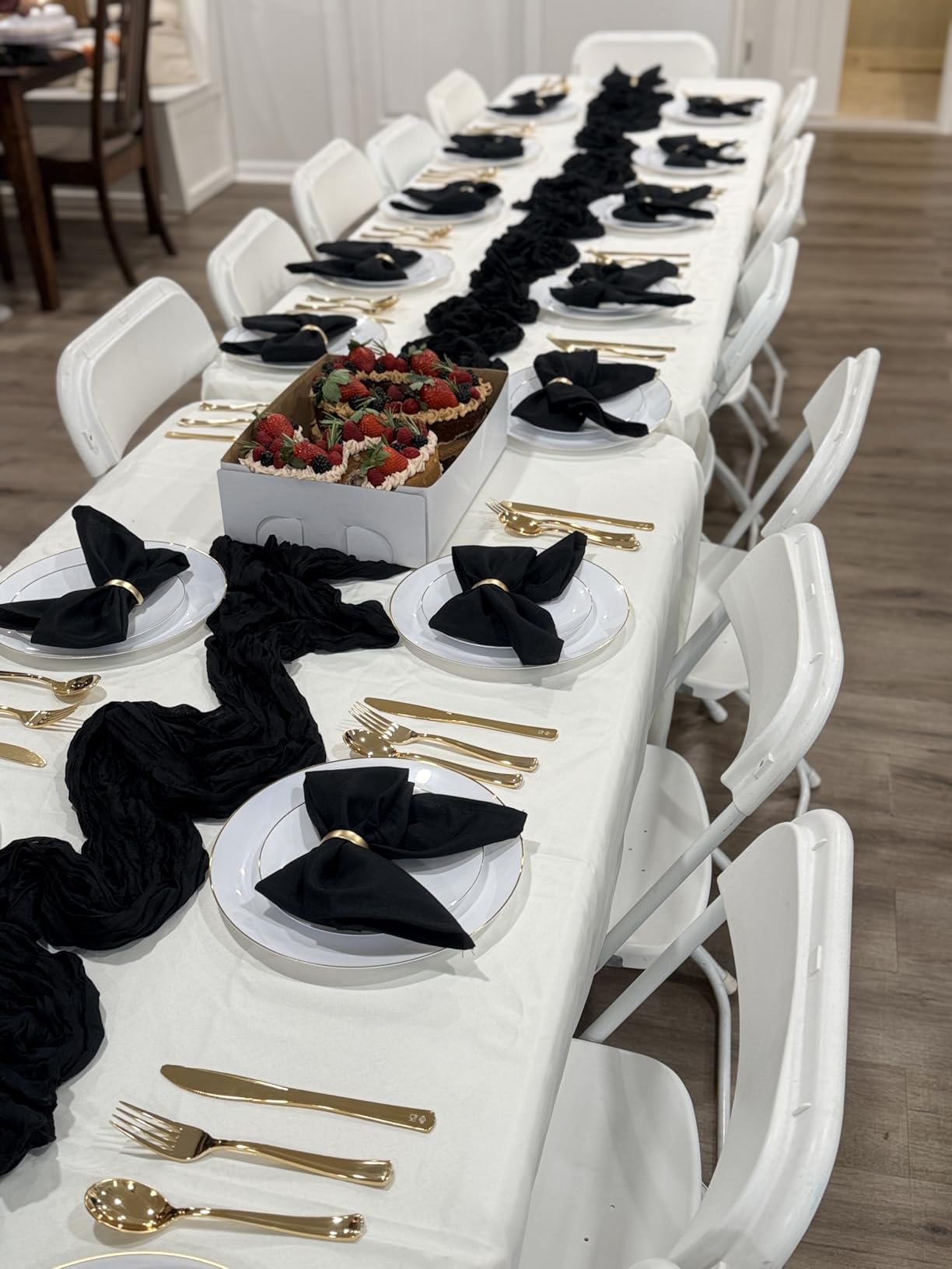 Utopia Home [24 Pack, White] Cloth Napkins 17x17 Inches, 100% Polyester customer photo 1