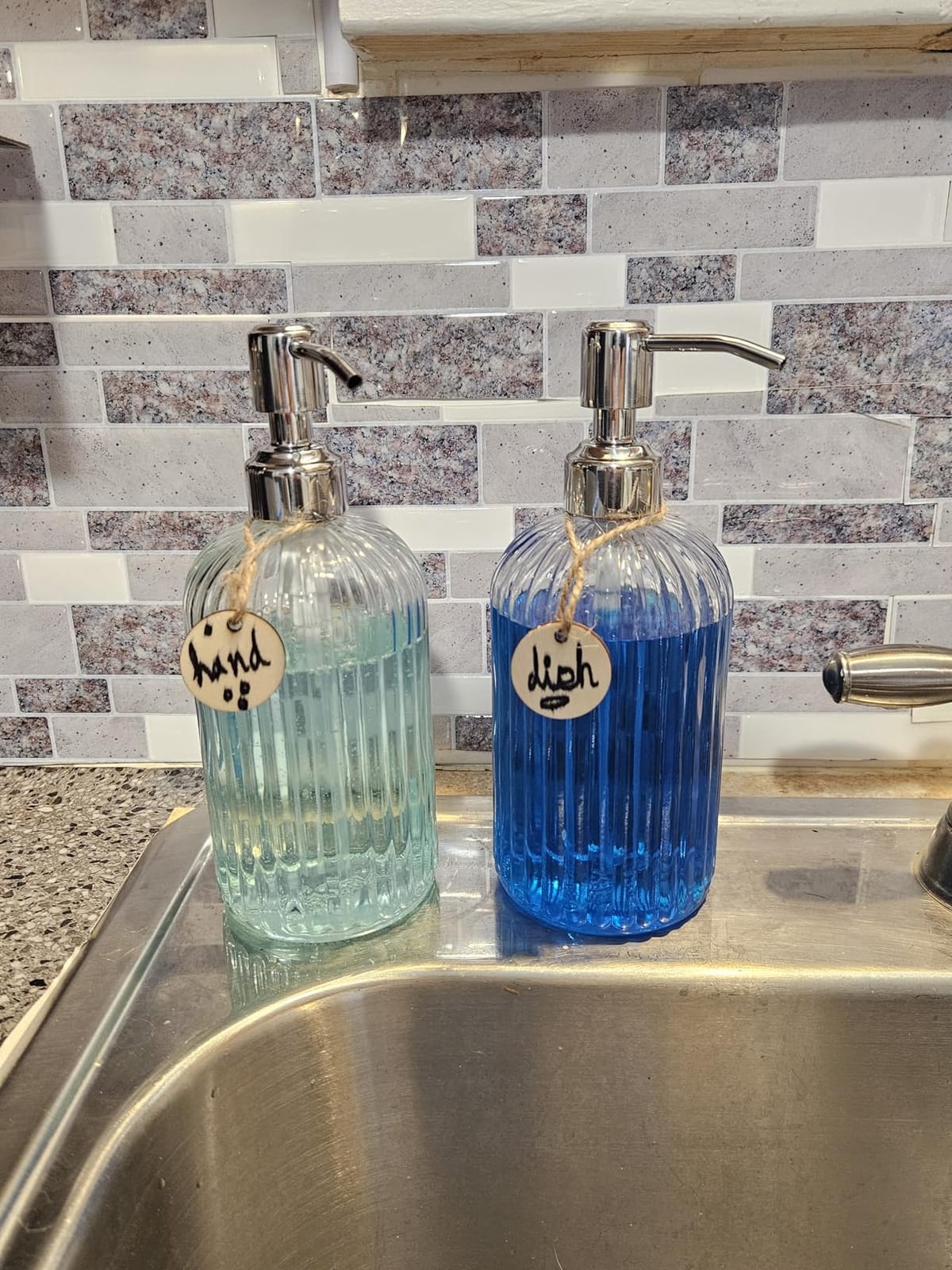 JASAI 18 Oz Clear Glass Soap Dispenser with Rust Proof Stainless Steel Pump customer photo 1