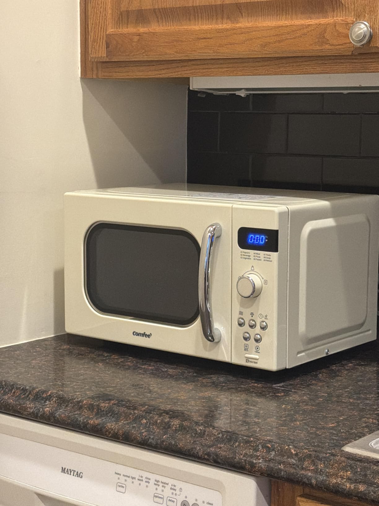 COMFEE' Retro Microwave Oven, 0.7 Cu.Ft, 700W, Cream, 9 Preset Menus customer photo 1