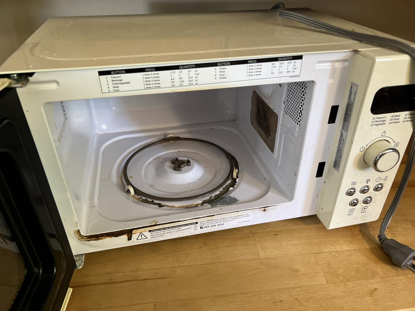 COMFEE' Retro Microwave Oven, 0.7 Cu.Ft, 700W, Cream, 9 Preset Menus customer photo 2