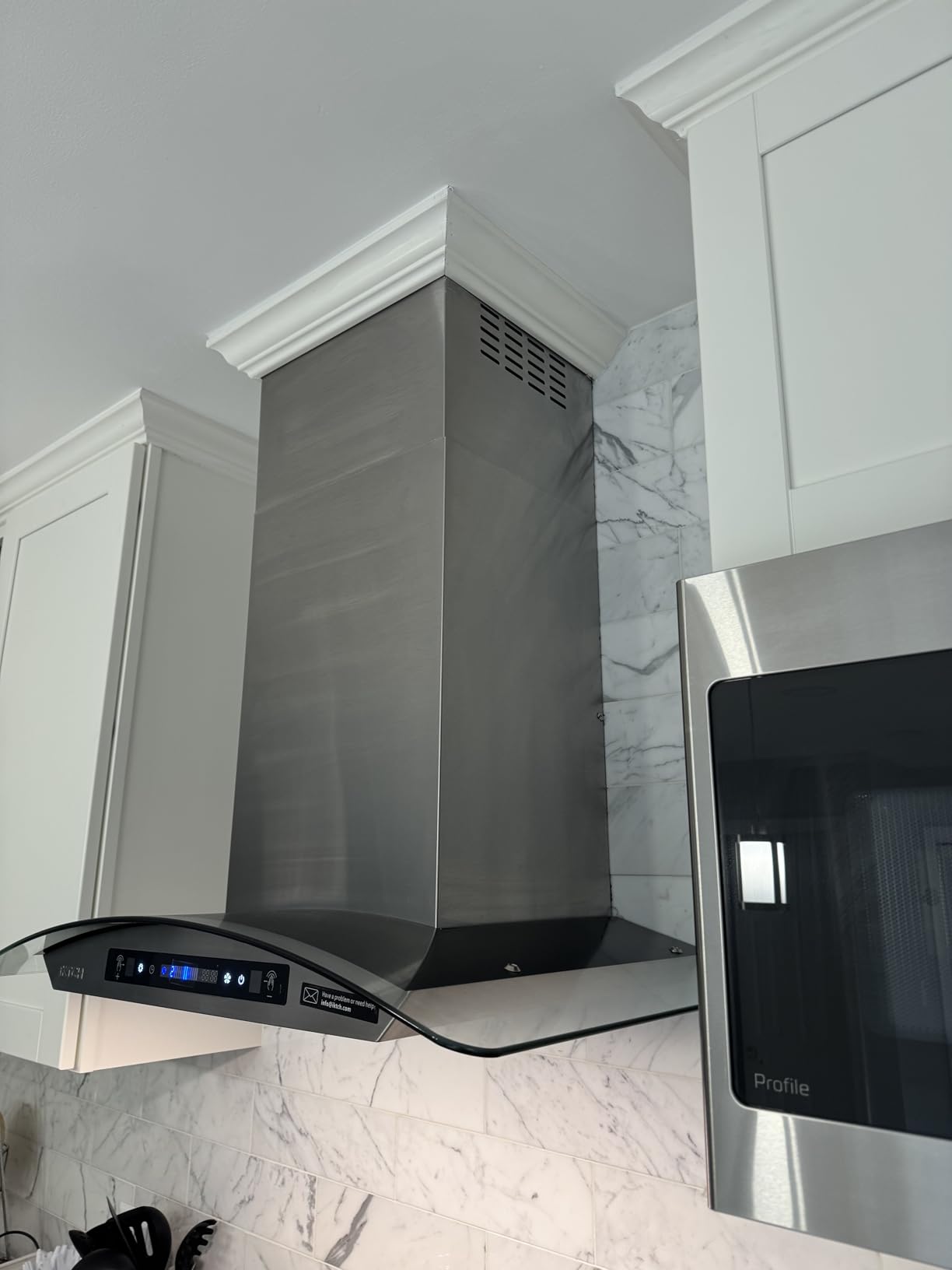 IKTCH 30 inch Wall Mount Range Hood Tempered Glass 900 CFM, Ducted Kitchen Vent Hood Stainless Steel, 4-Speed Gesture, Touch & Remote Control, with 2 Baffle Filters and LED Lights (IKP03-30) customer photo 1