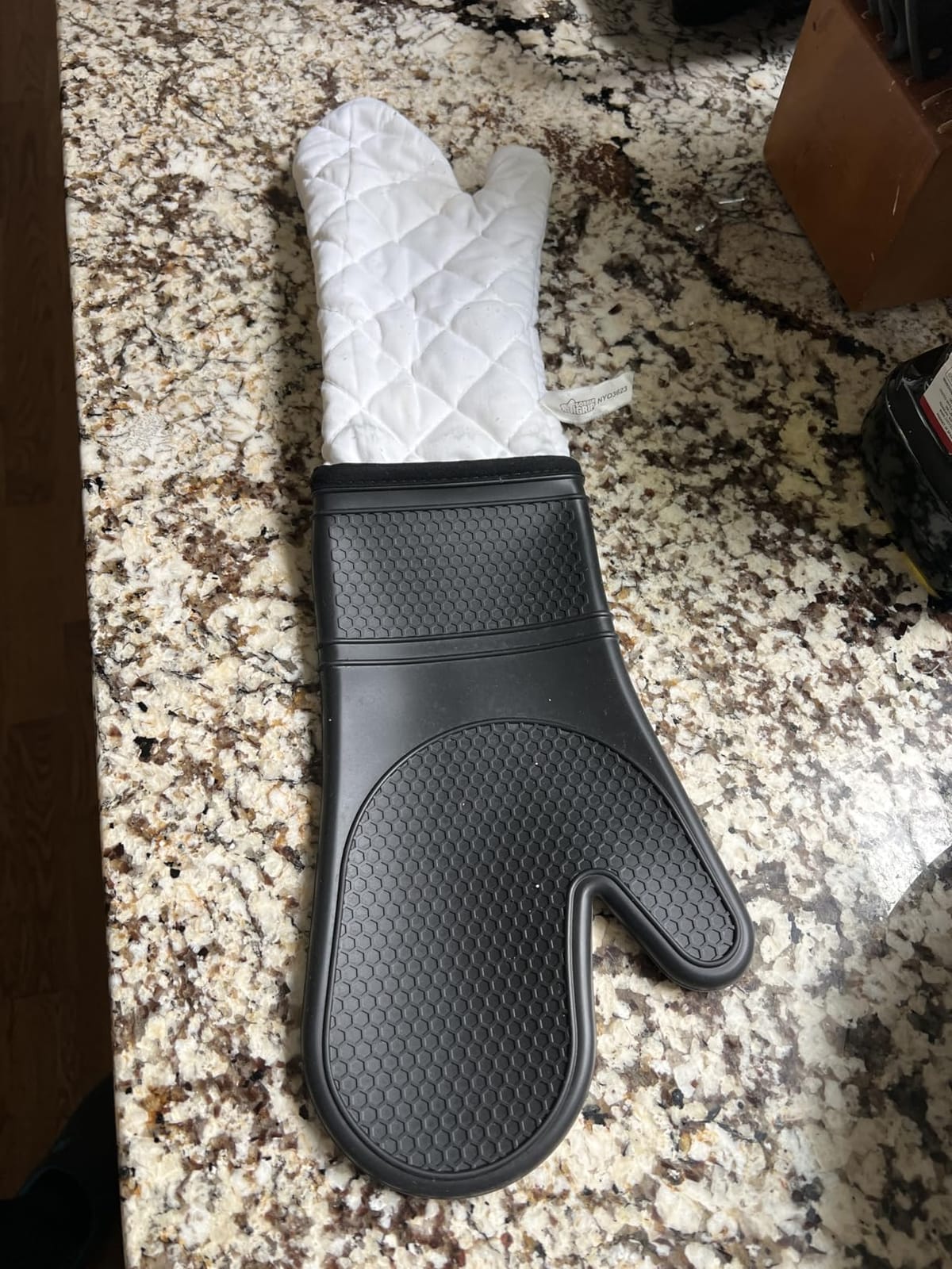 GORILLA GRIP Silicone Oven Mitts, 550F Heat Resistant, 12.5x8.3, Black customer photo 1