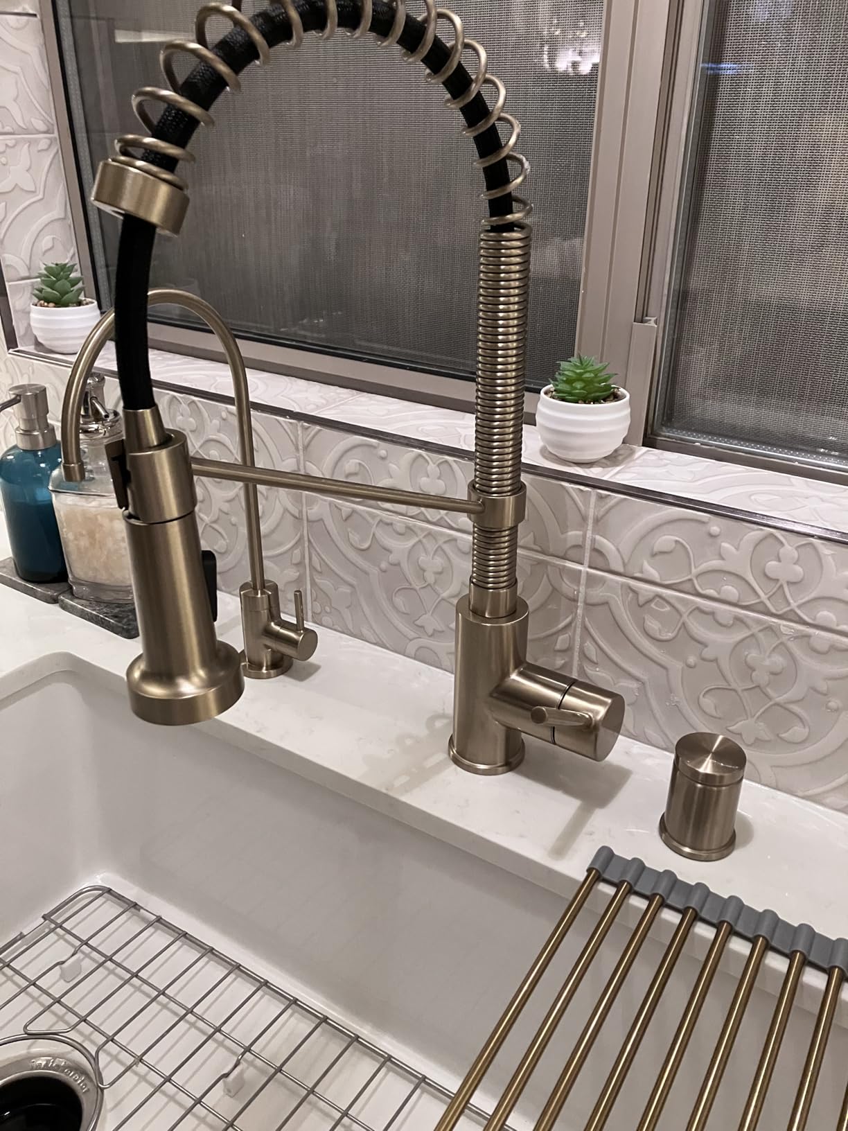 KRAUS Stainless Steel Matte Black Pull Down Kitchen Faucet KPF-1610SFSMB customer photo 2