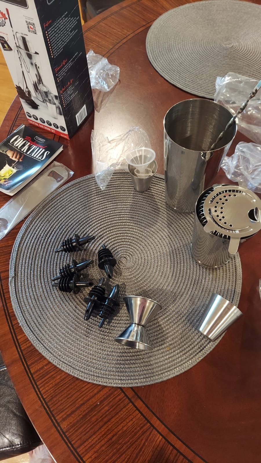 NutriChef Mixology Bartender Cocktail Shaker Set - Includes 15 & 30 oz Stainless Steel Shakers, 6 Bottle Pourers & More - Essential Martini Making Kit - Drink Mixing Set - 15 Piece Cocktail Bar Set customer photo 1