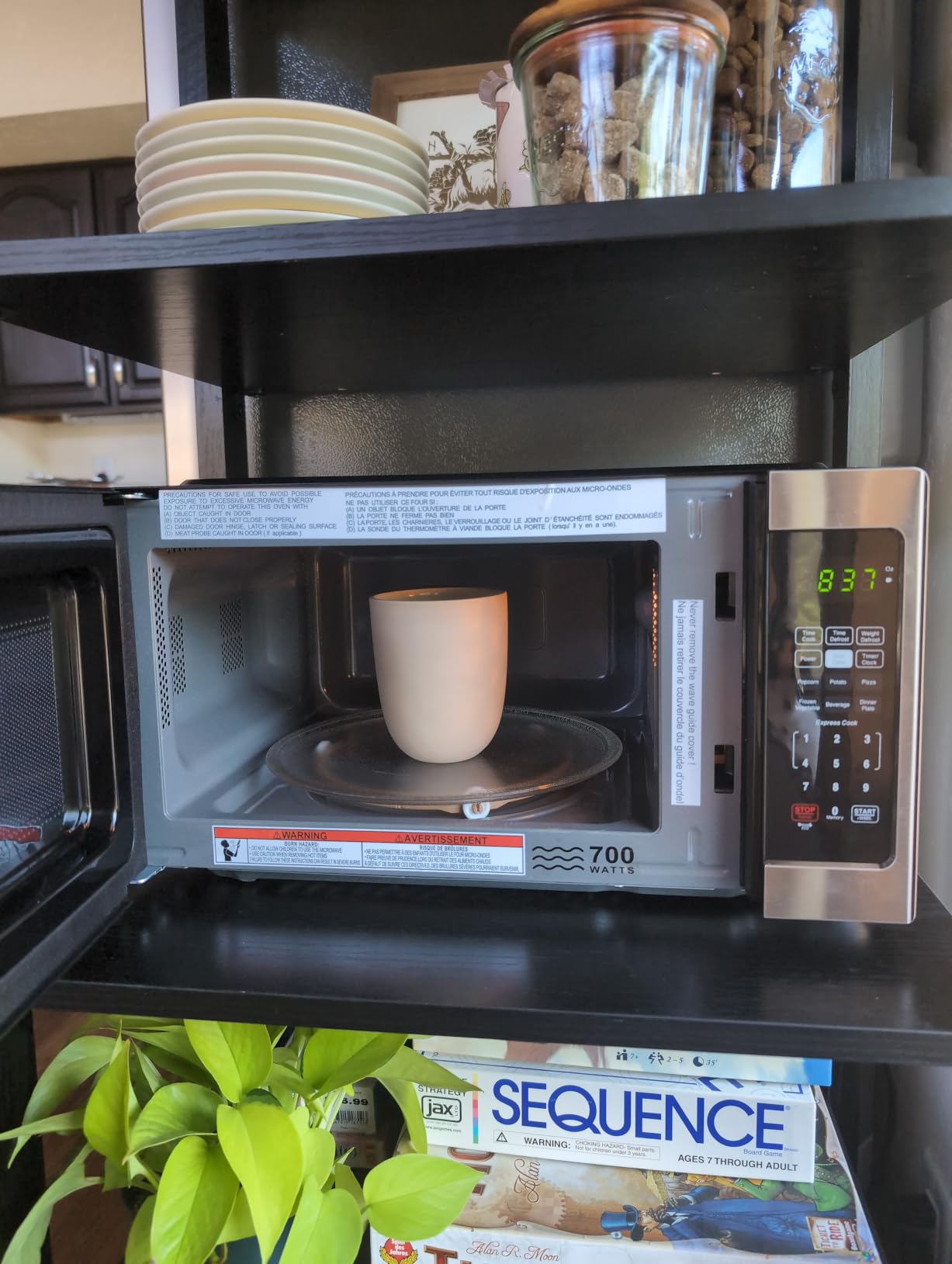 Farberware 0.7 Cu. Ft. Countertop Microwave Oven – 700 Watts Power, Auto Cook Settings, Defrost, Easy Clean and Child Safety Lock - Stainless customer photo 1