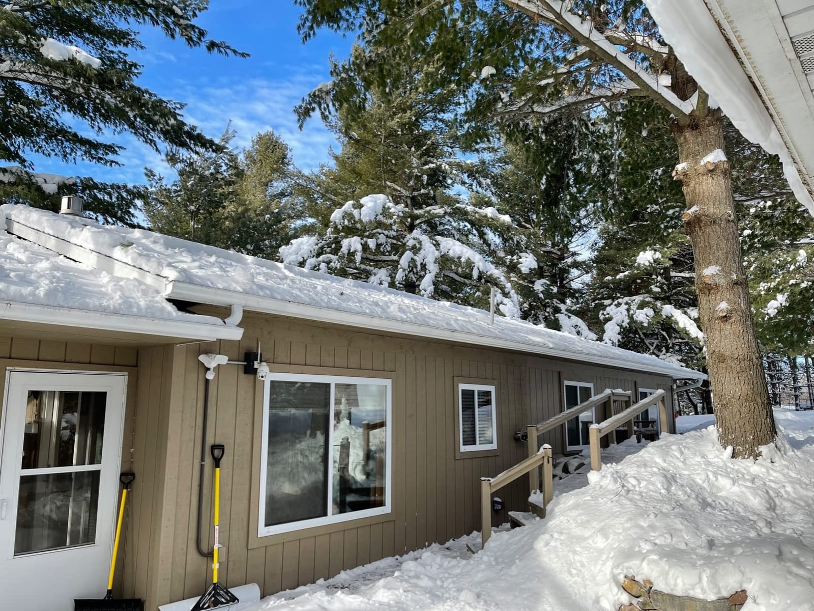 SNOWPEELER ROOF RAKE! Easy-To-Use Rooftop Snow Removal Tool with 20-FT Handle, 9-FT Snow Slide and 18-IN Cutting Blade. Aluminum and Stainless-Steel Construction. Less Time and Effort than Snow Rakes! customer photo 2