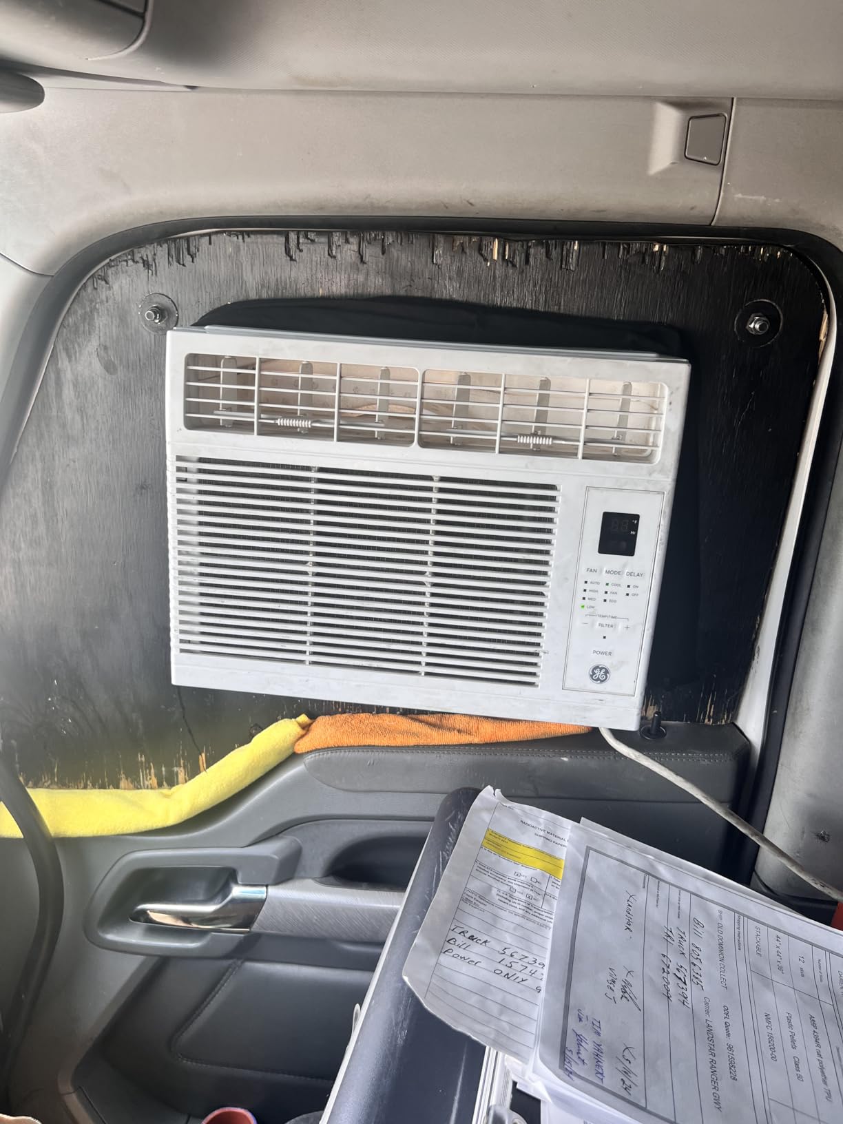 WEN GN400i RV-Ready 4000-Watt Open Frame Inverter Generator, CARB Compliant, Black/orange customer photo 1
