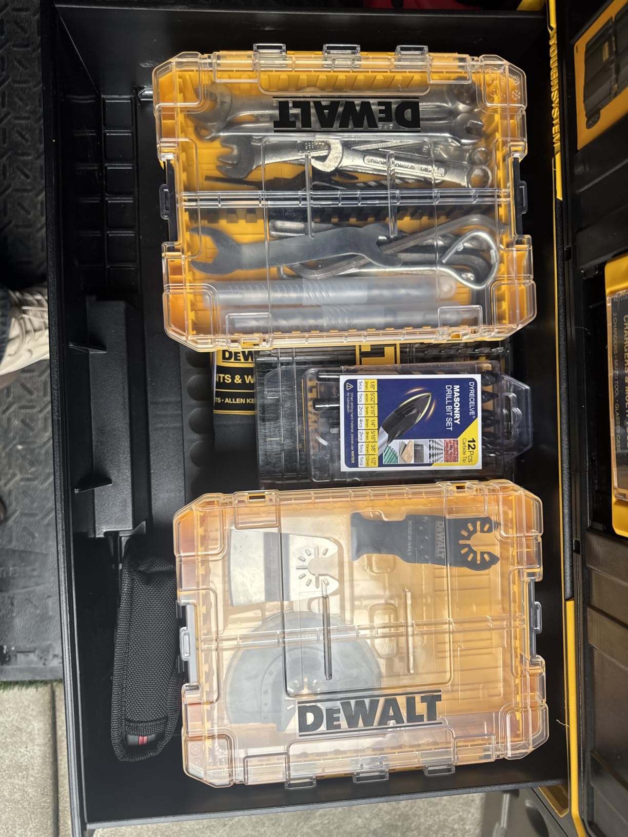 DEWALT Tool Box, Medium 8-Compartments Small Parts Organizer, Portable Tough Case Screw Organizer Toolbox with Customazible Dividers (DWAN2190) customer photo 2