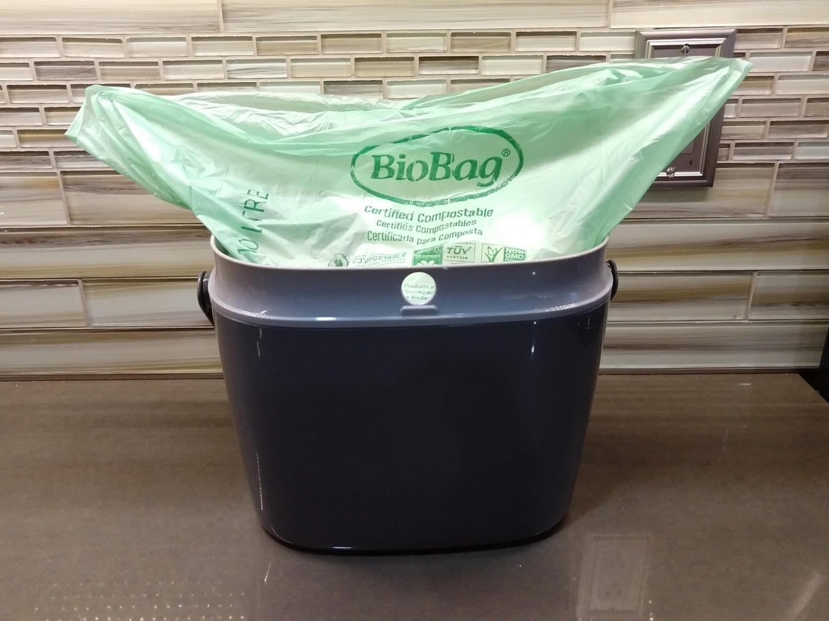 OXO Good Grips Easy-Clean Compost Bin, Charcoal, 1.75 Gal/6.62 L customer photo 2