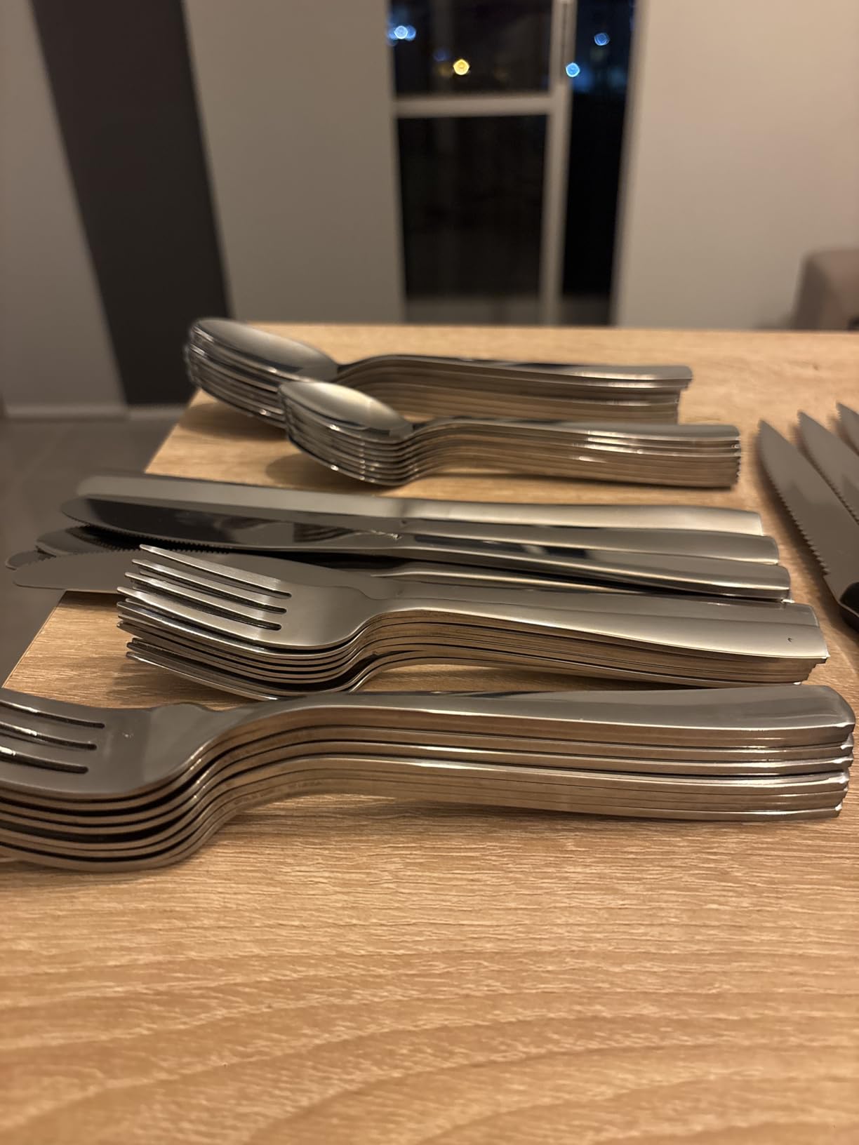 Hiware 72-Piece Silverware Set for 12, Stainless Steel Flatware Cutlery Set For Home Kitchen Restaurant Hotel, Mirror Polished, Dishwasher Safe customer photo 1